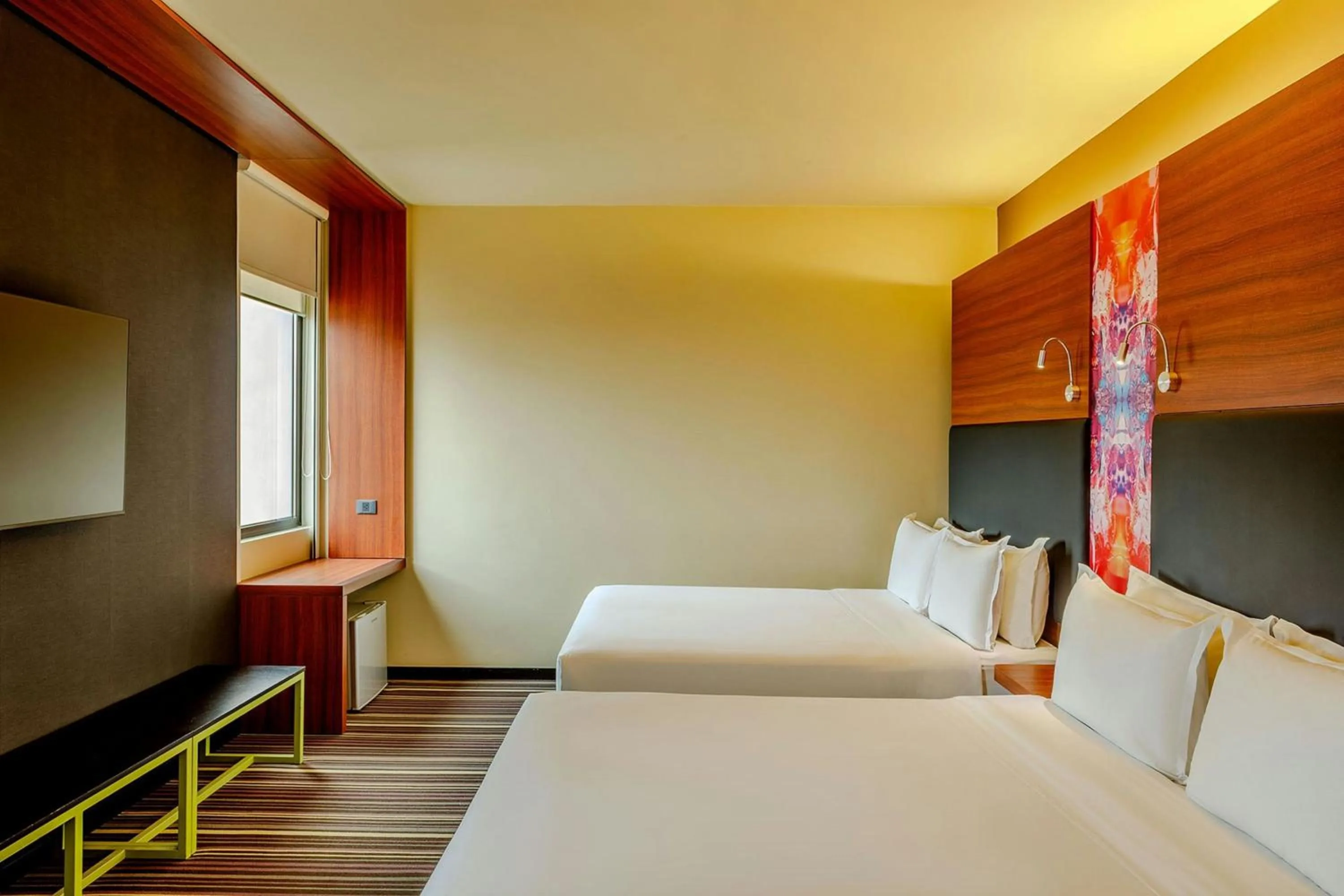 Photo of the whole room, Bed in Aloft Asuncion