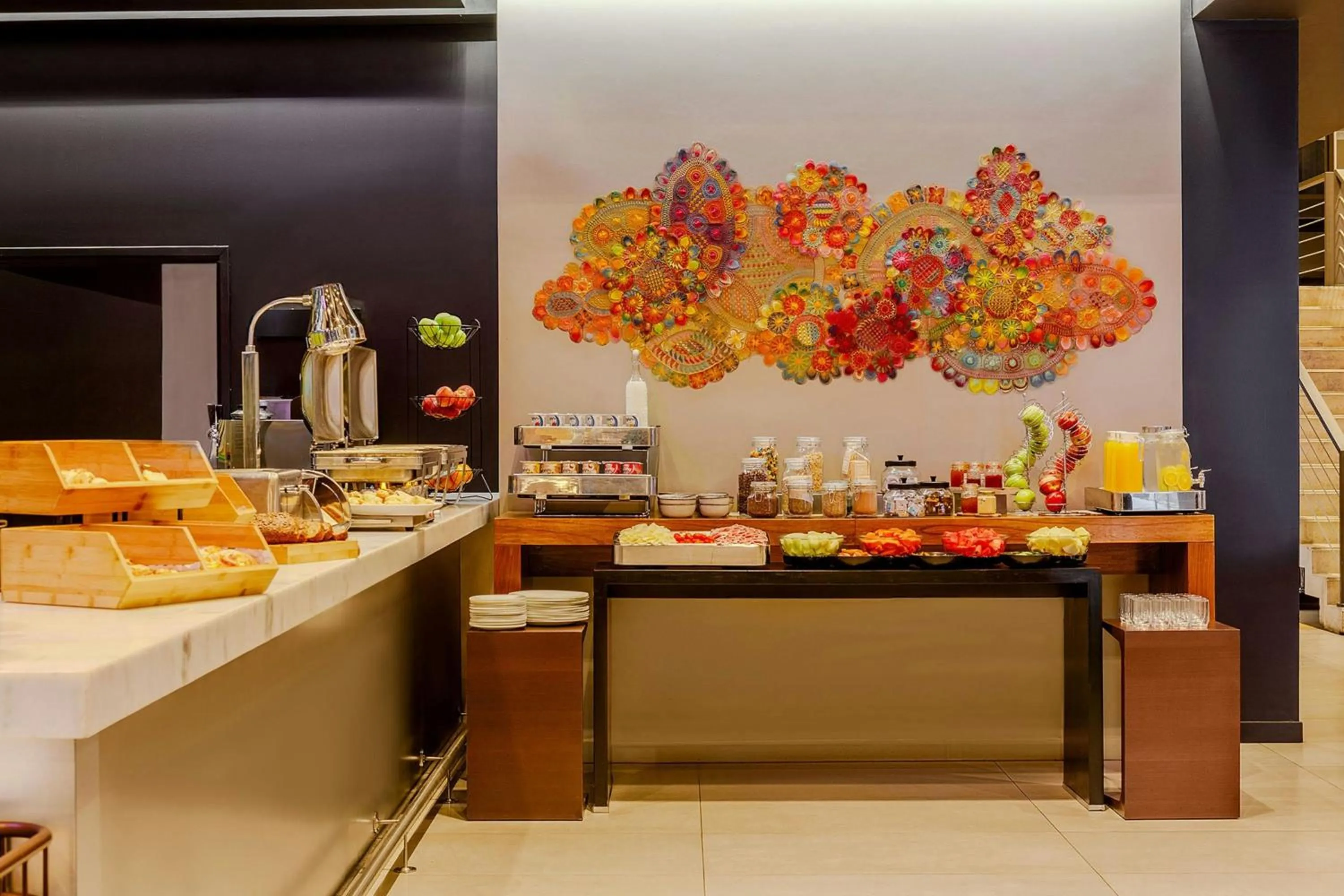 Restaurant/places to eat in Aloft Asuncion