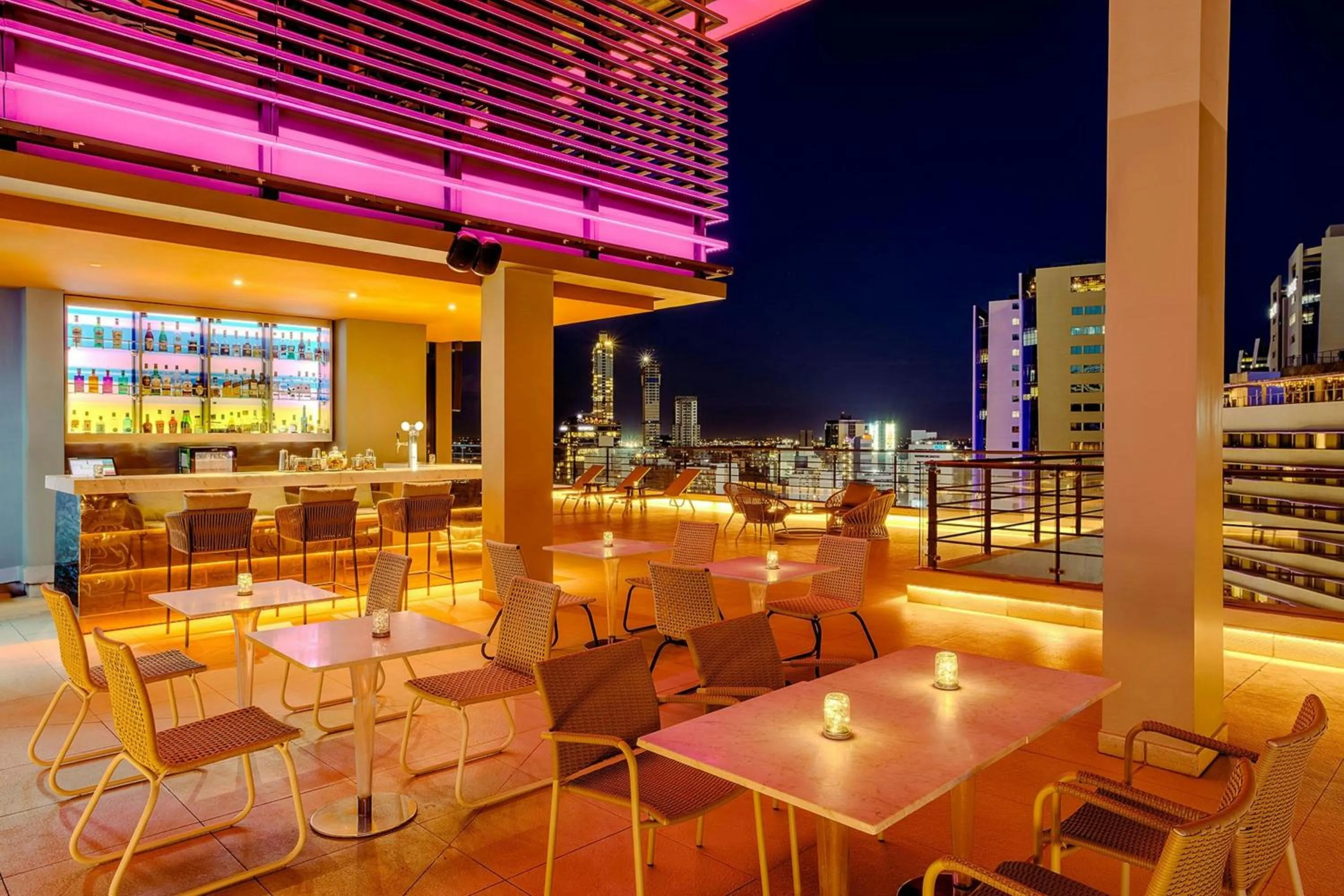 Restaurant/places to eat in Aloft Asuncion