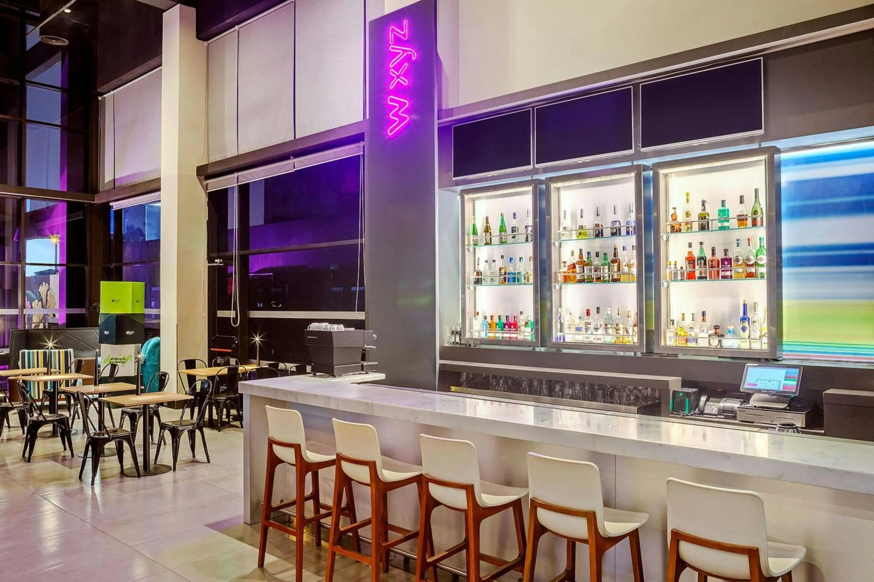 Restaurant/places to eat in Aloft Asuncion