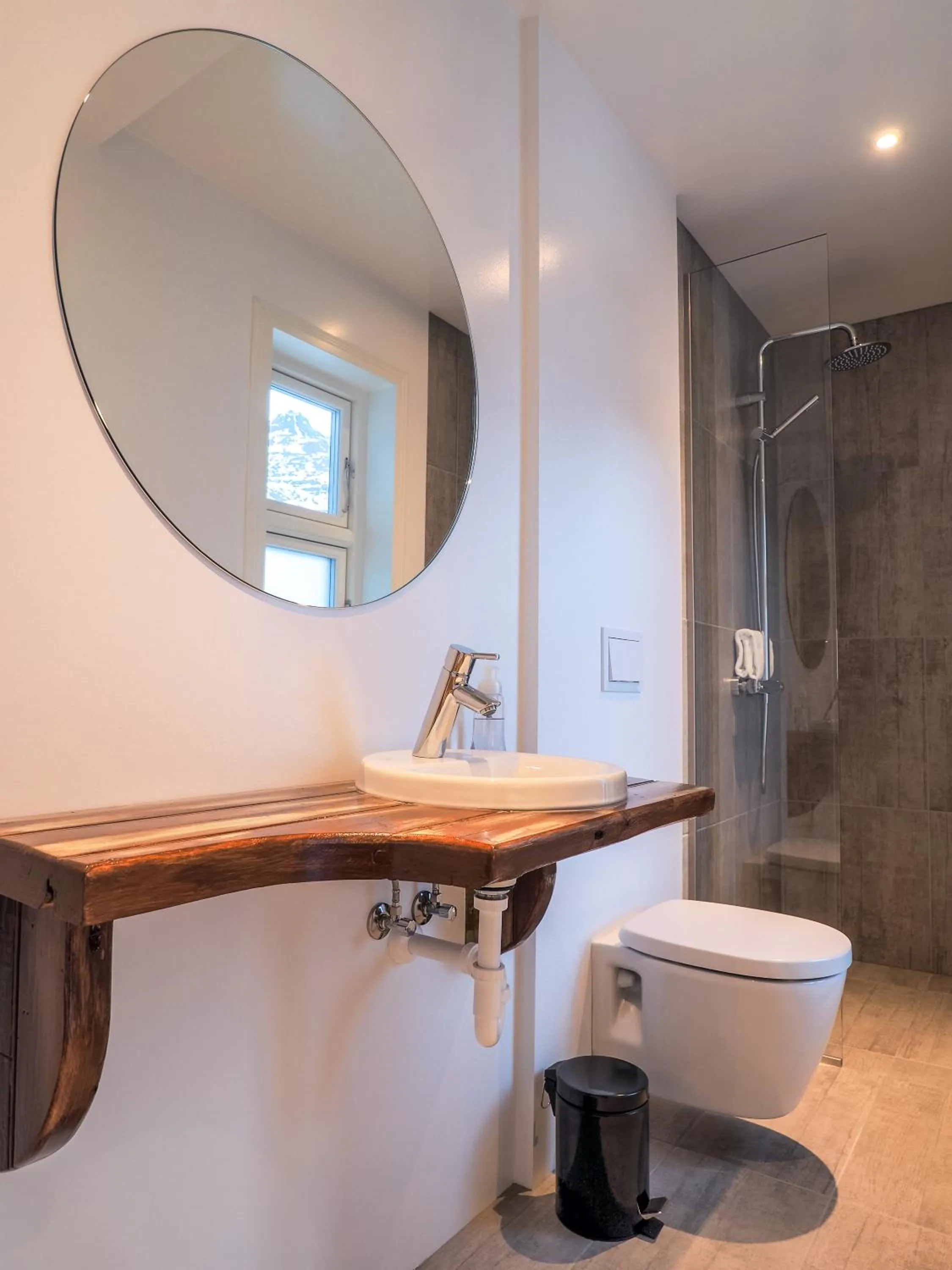 Shower in Við Lónið Guesthouse