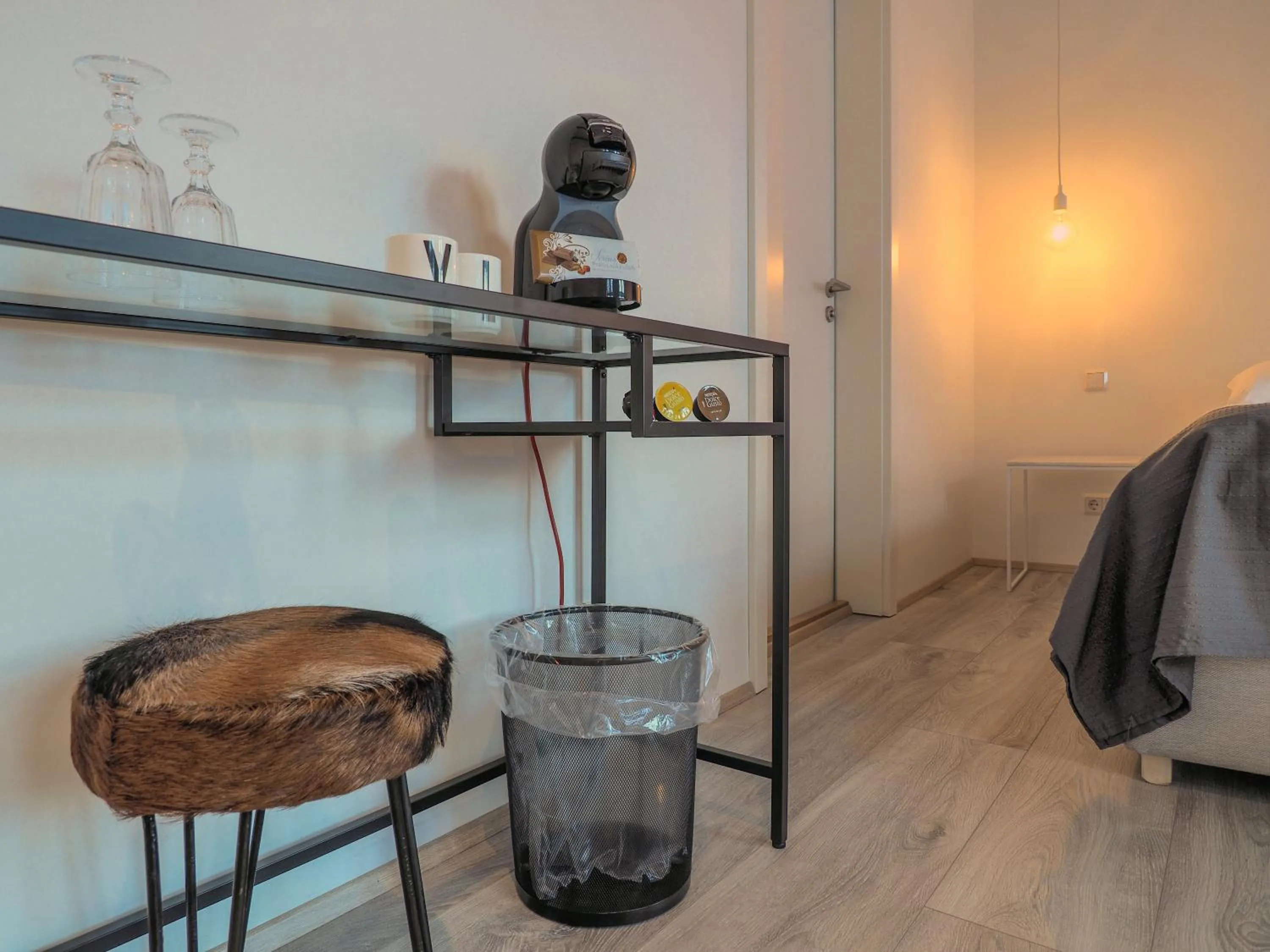 Coffee/tea facilities, Bed in Við Lónið Guesthouse