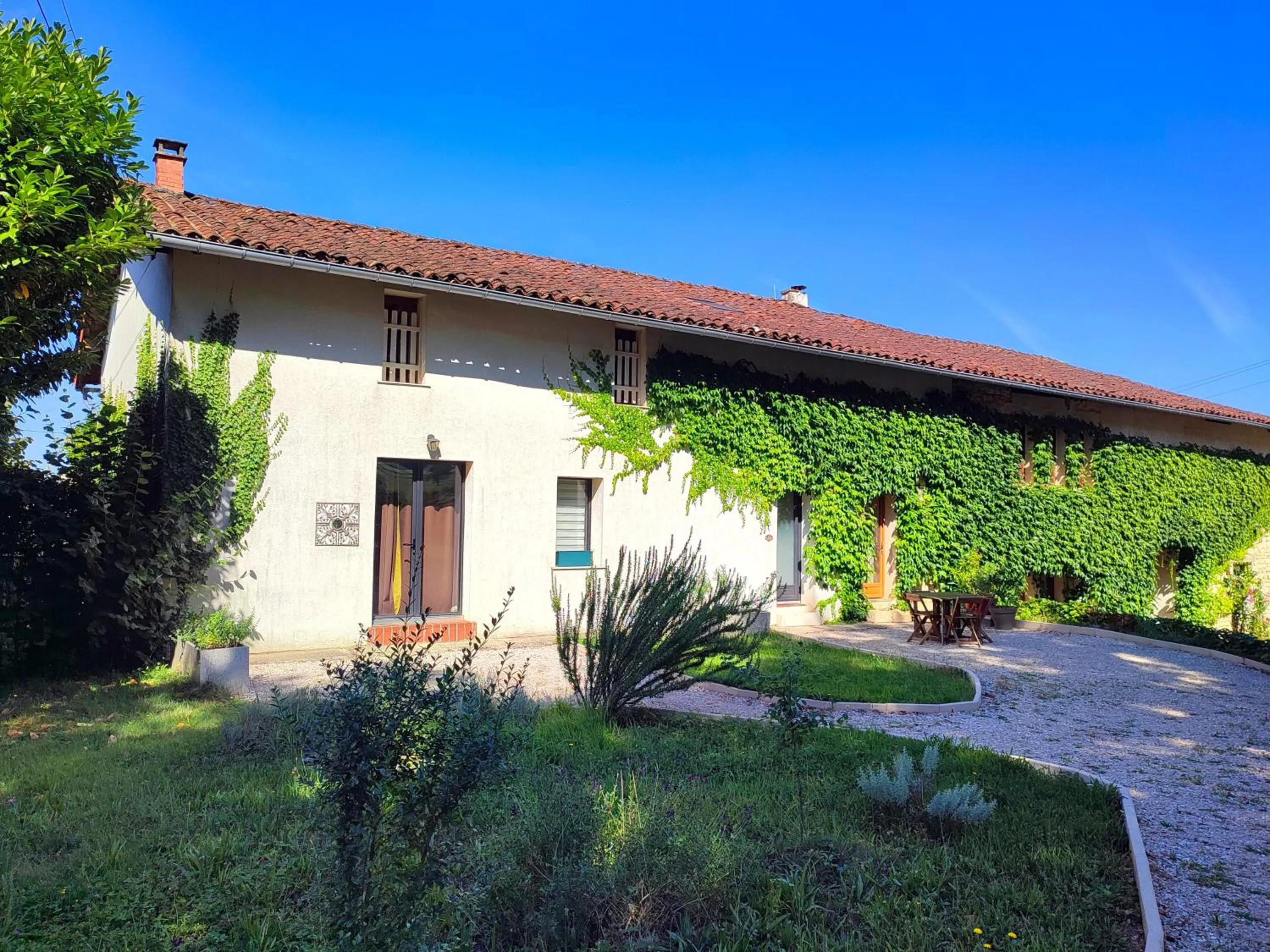 Property building in Terres de la Grange B&B