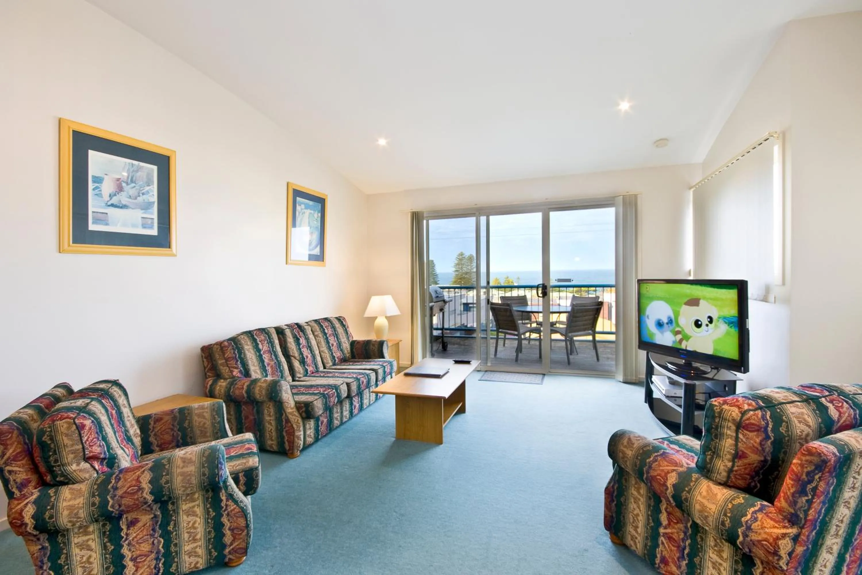 Two-Bedroom Apartment with Sea View in Lorne Ocean Sun Apartments