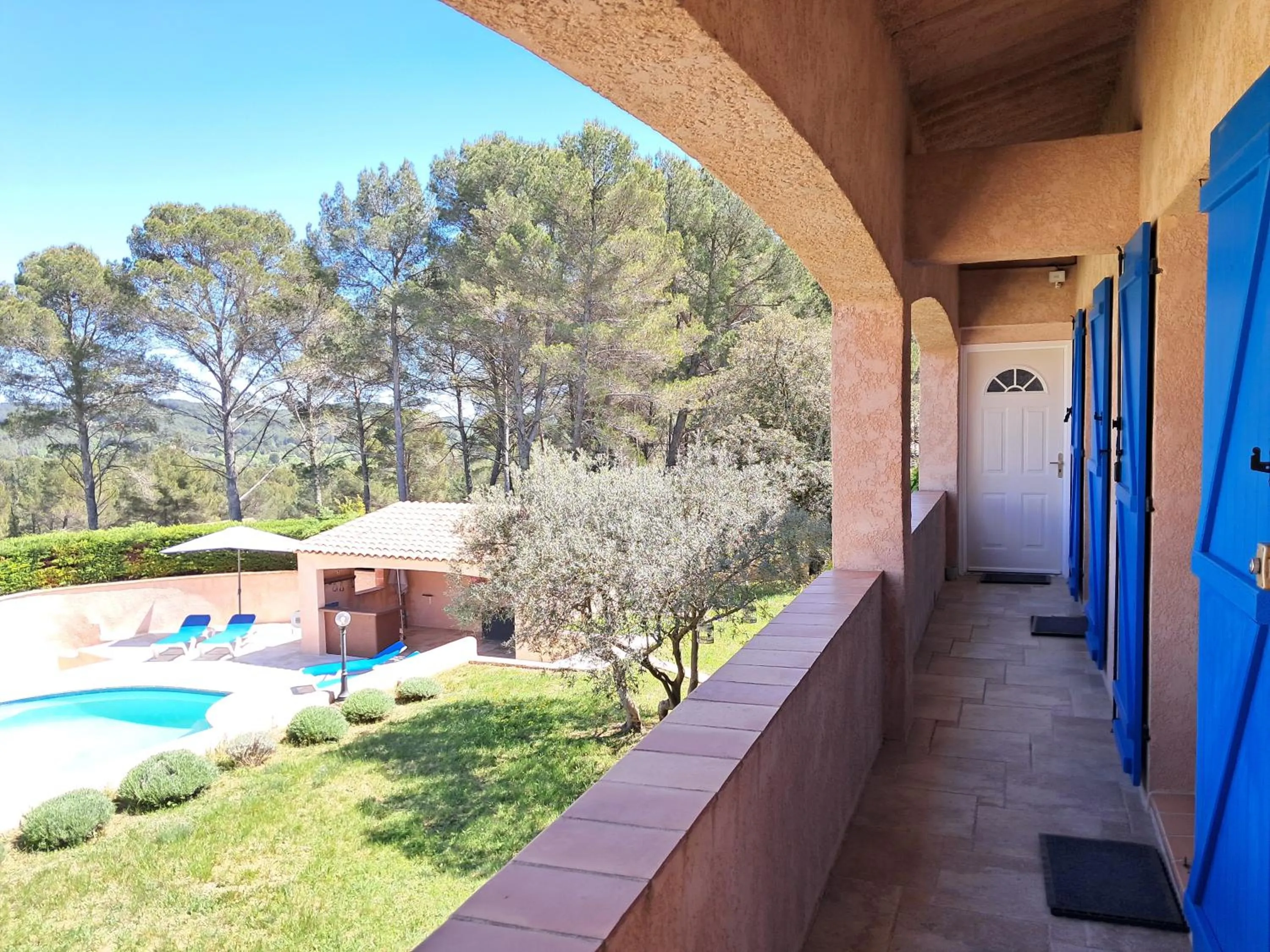 Property building in La Bastide Des Selves