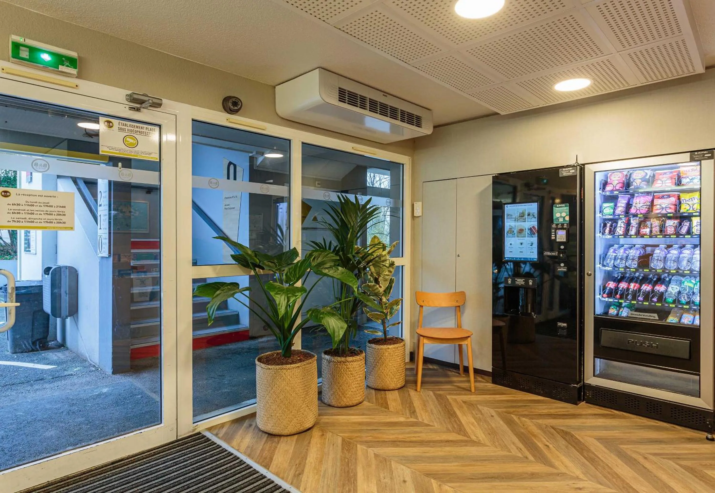 vending machine in B&B HOTEL Bayonne