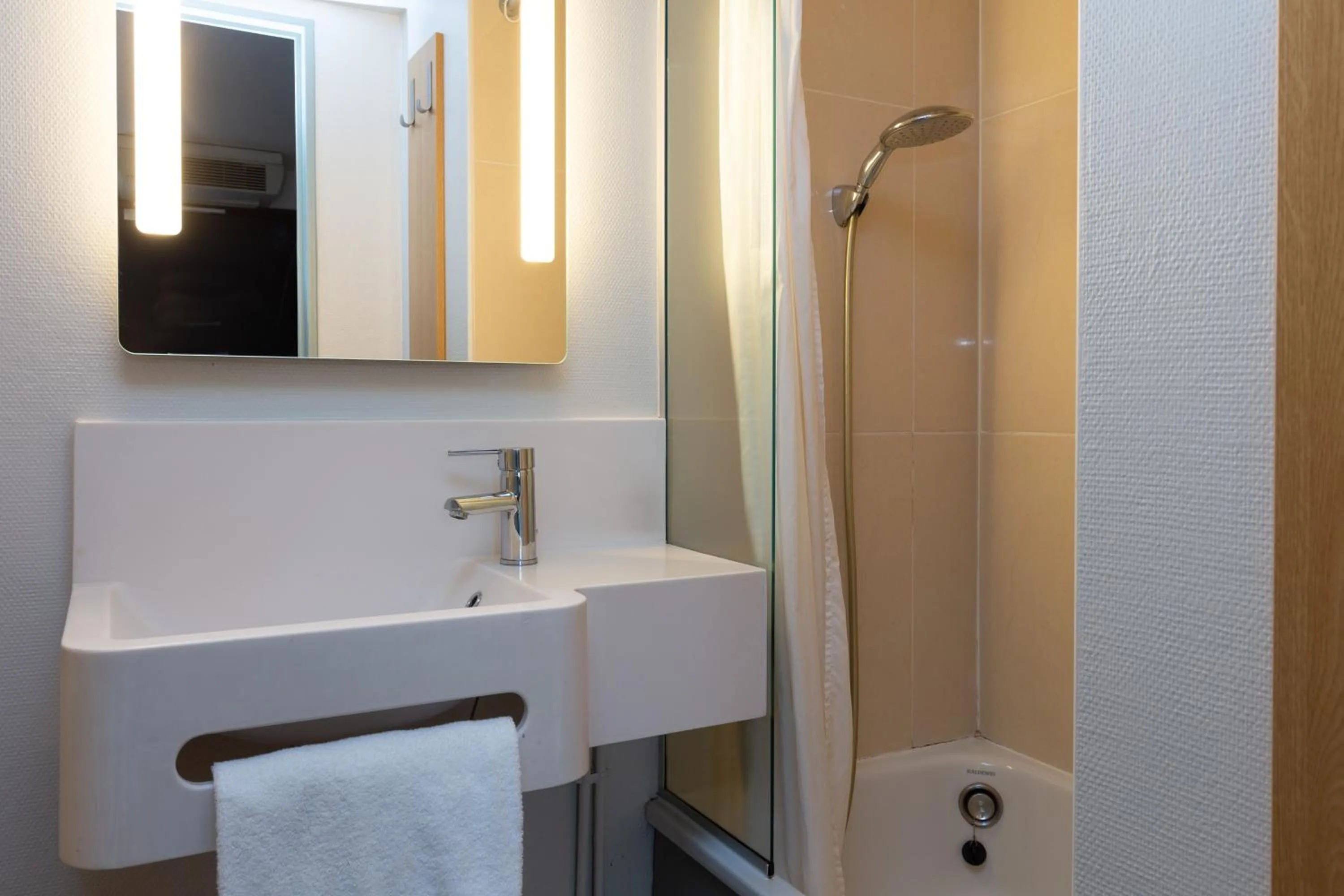 Bathroom in B&B HOTEL Bayonne