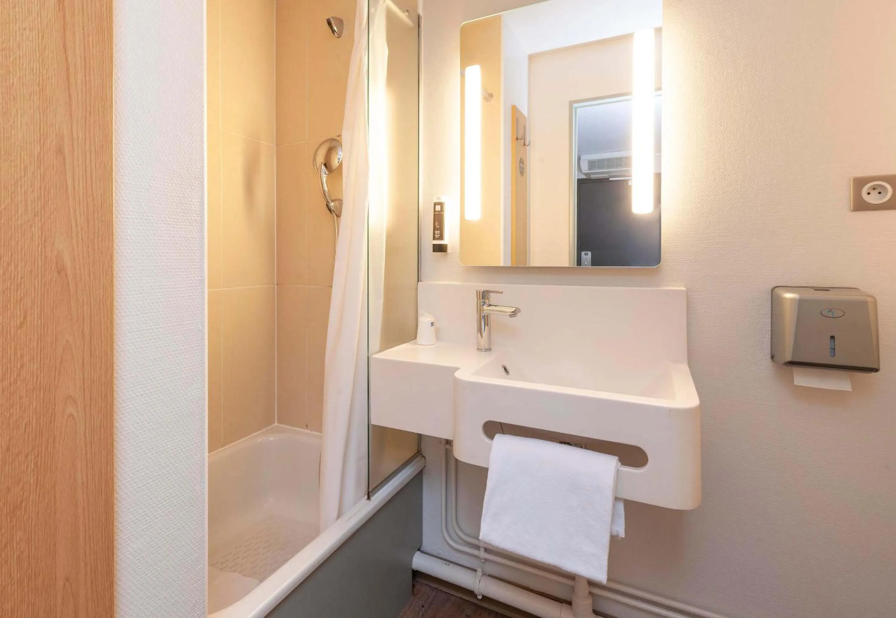 Bathroom in B&B HOTEL Bayonne