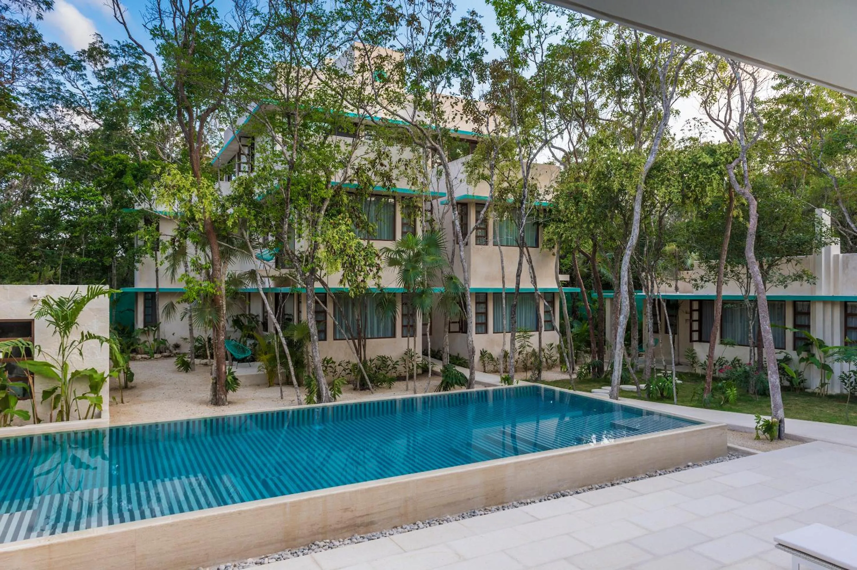 Swimming pool in Hotel Tiki Tiki Tulum