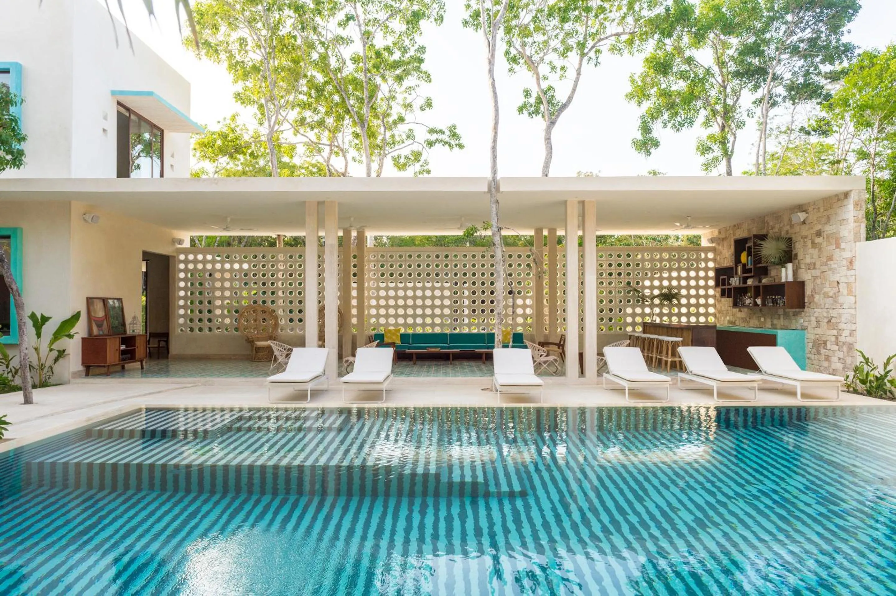 Swimming pool in Hotel Tiki Tiki Tulum