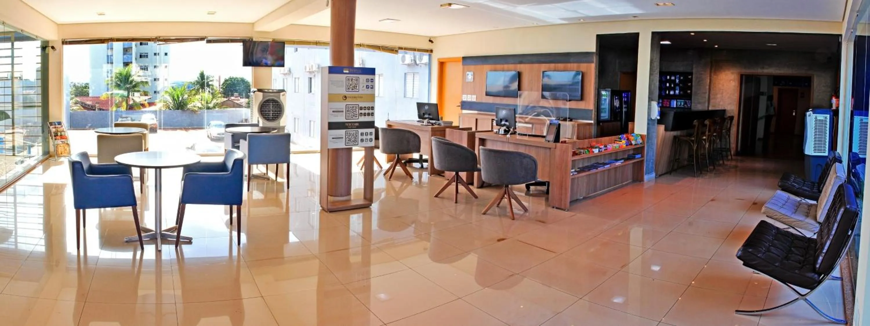 Lobby or reception in Bernal Hotel Econômico