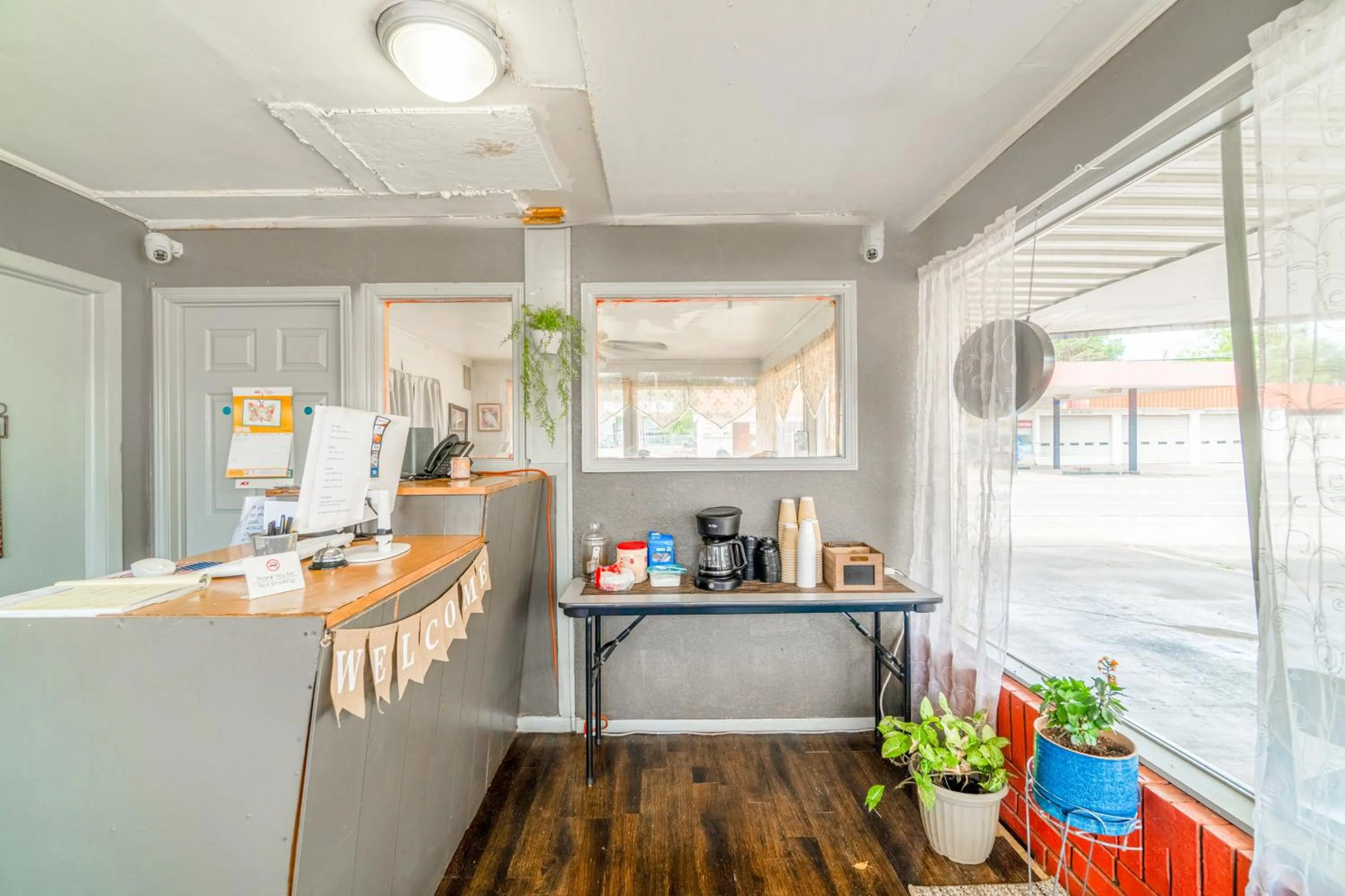 Lobby or reception in OYO Holiday Capri Motel & Rv Park