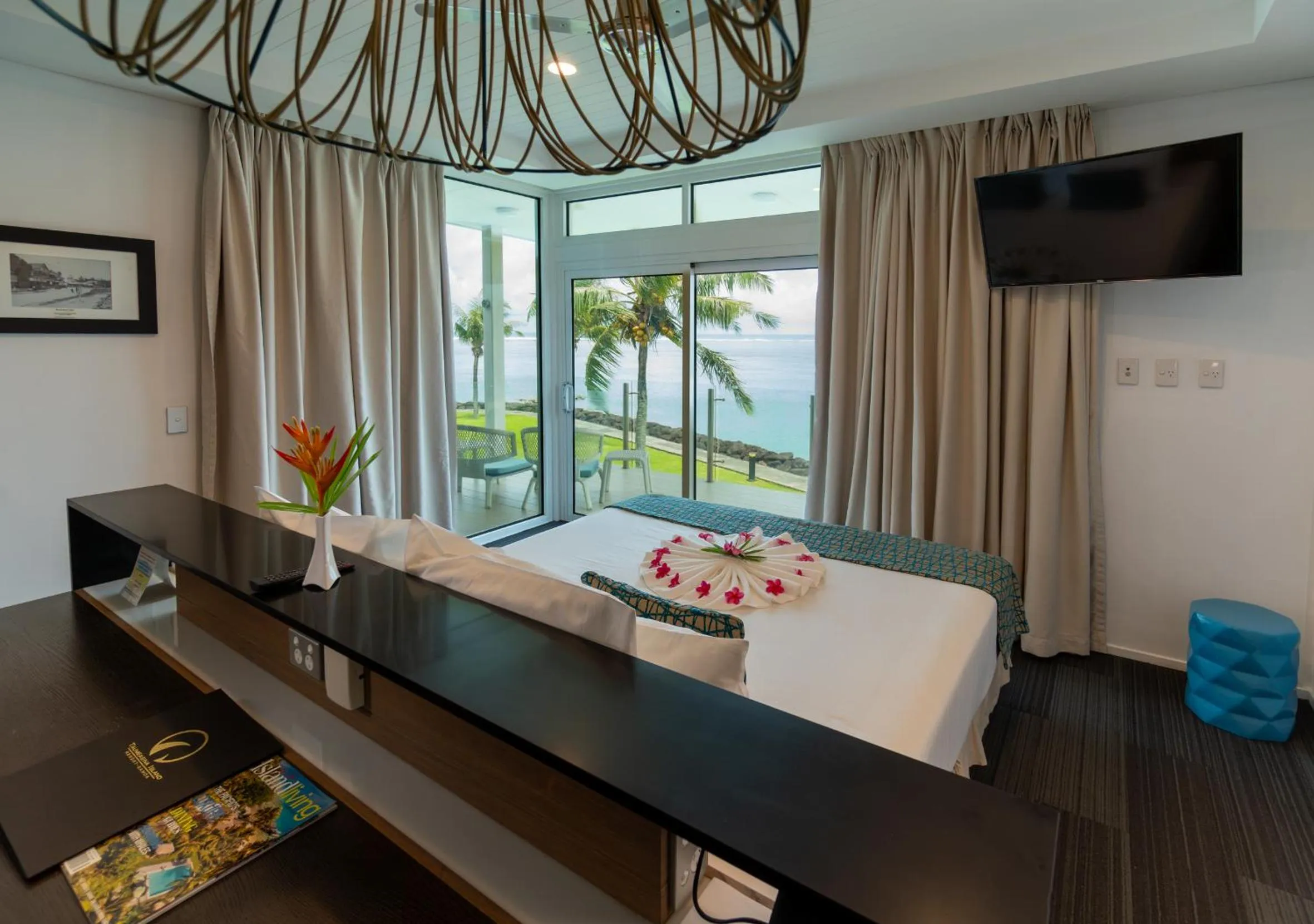 Bed in Taumeasina Island Resort