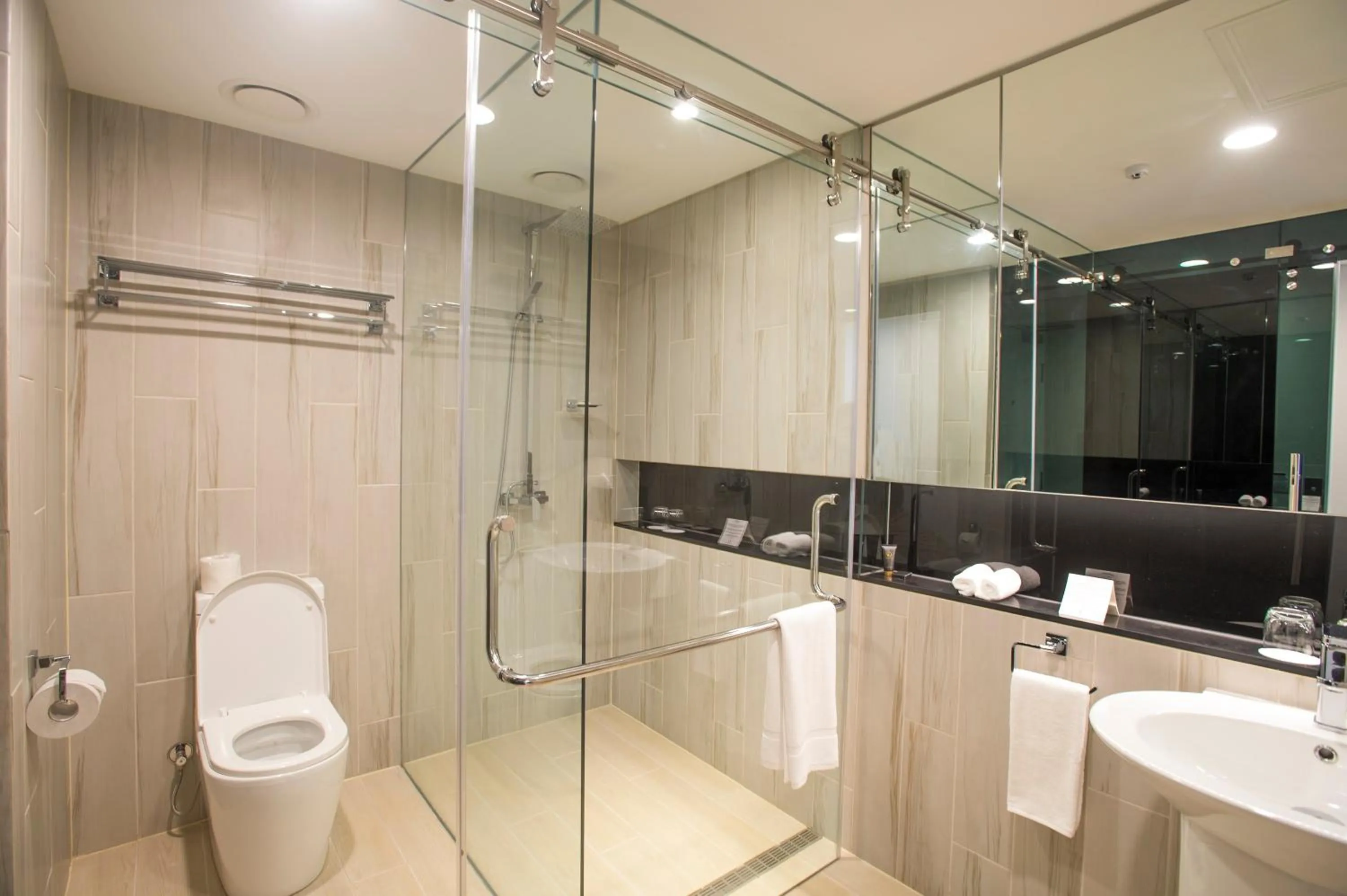 Shower in Taumeasina Island Resort