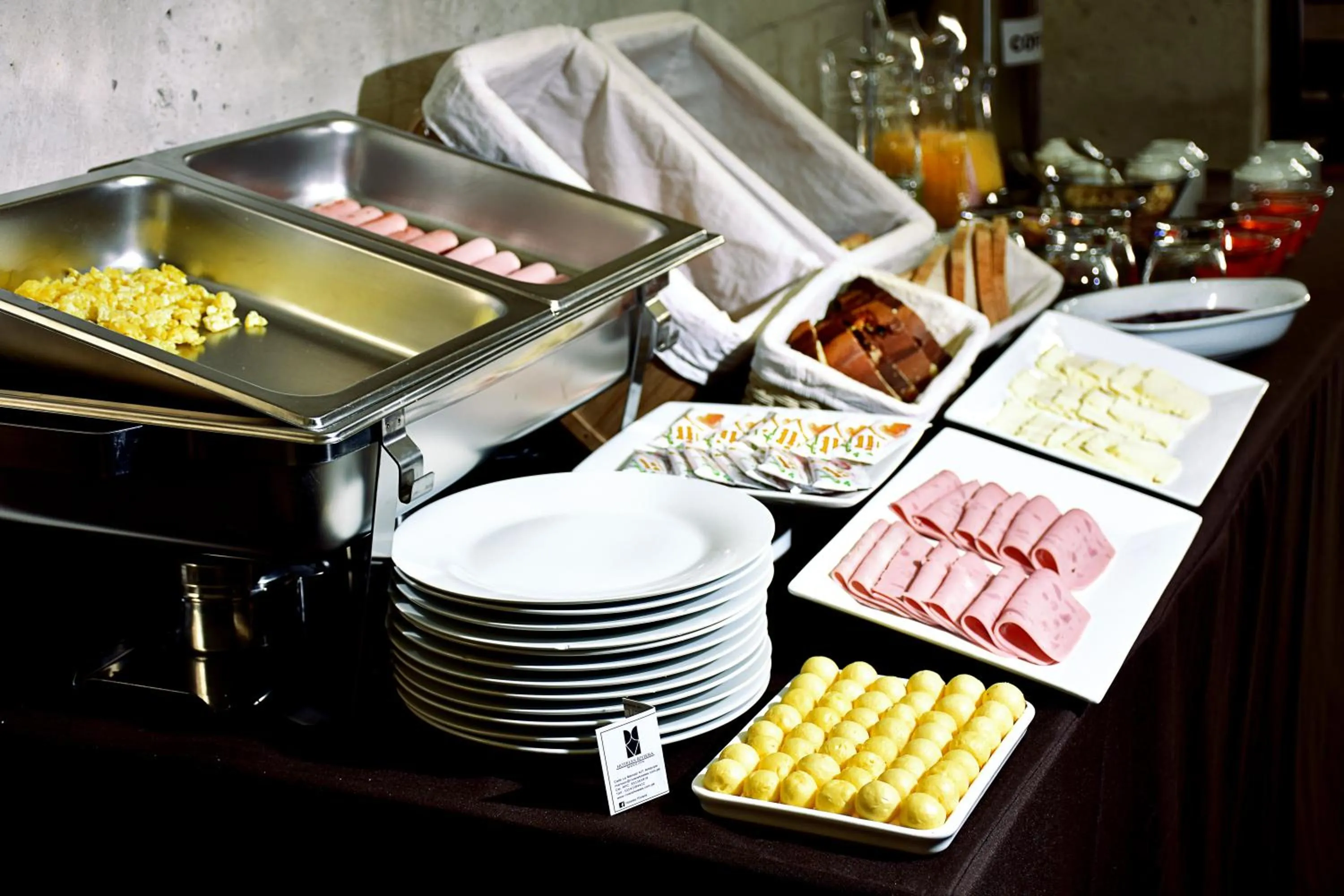 Buffet breakfast in Hoteles Riviera Mansion