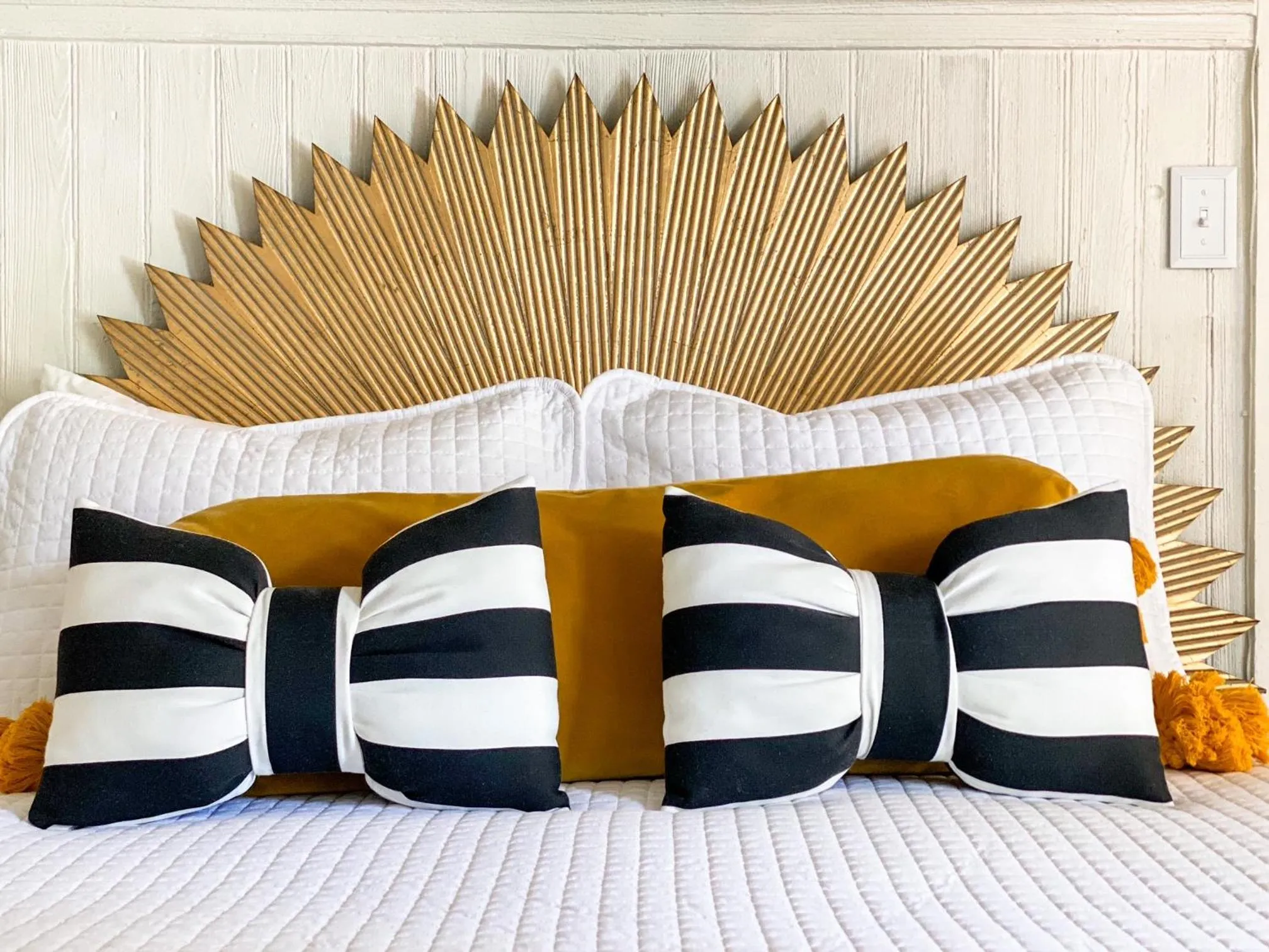 Bed in Marreros Guest Mansion - Adult Only