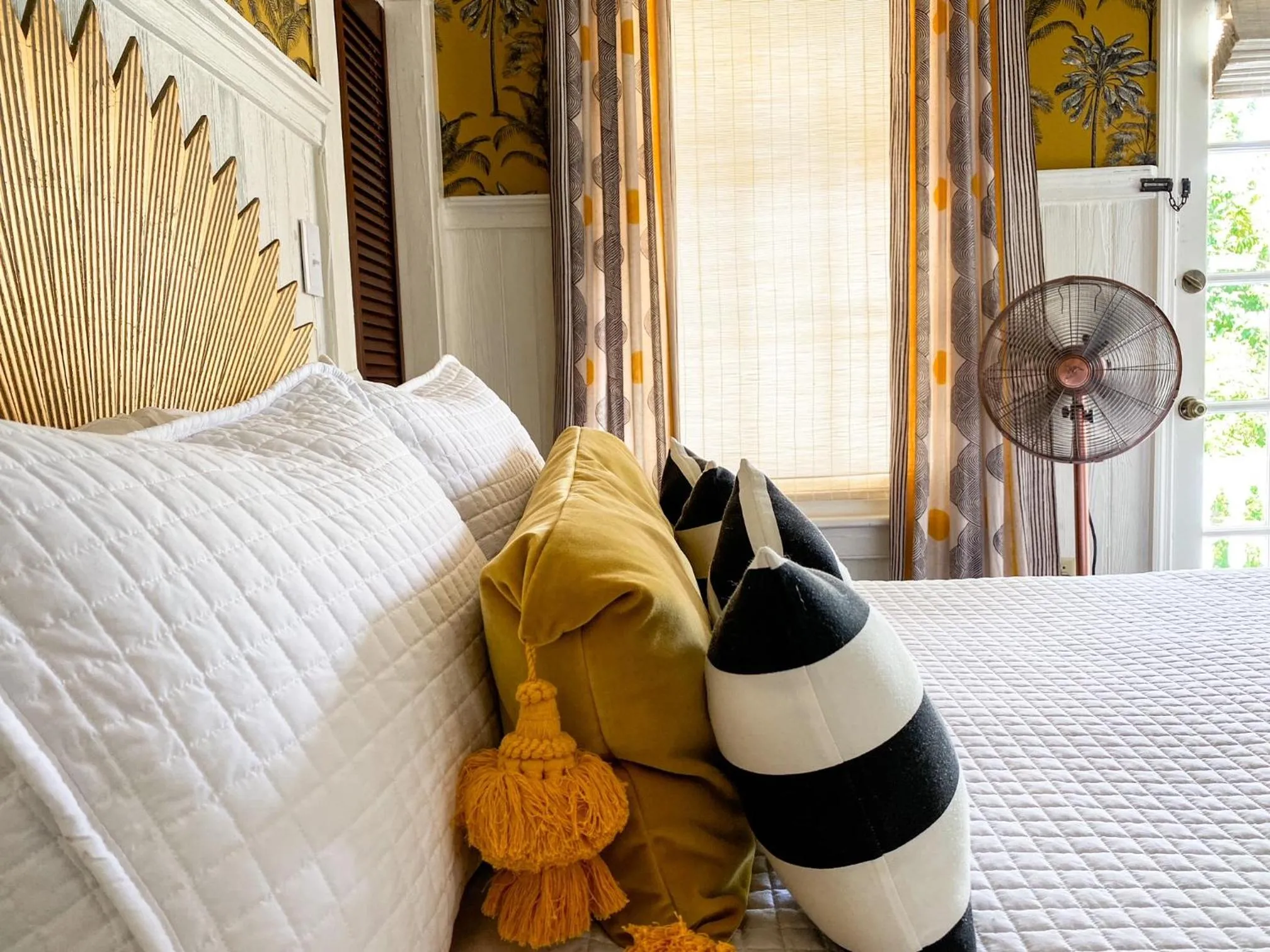 Bed in Marreros Guest Mansion - Adult Only