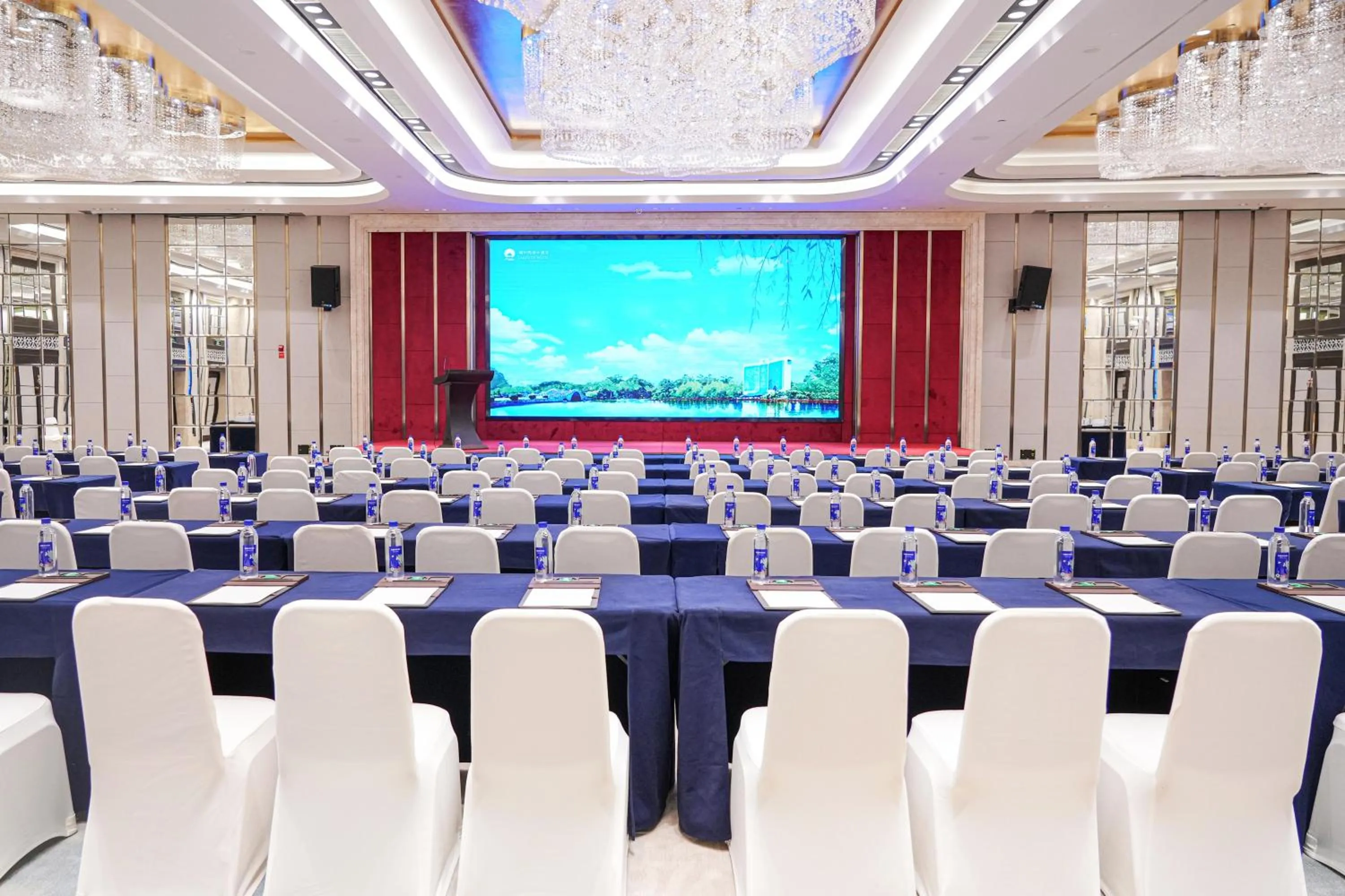 Meeting/conference room in Fuzhou Lakeside Hotel