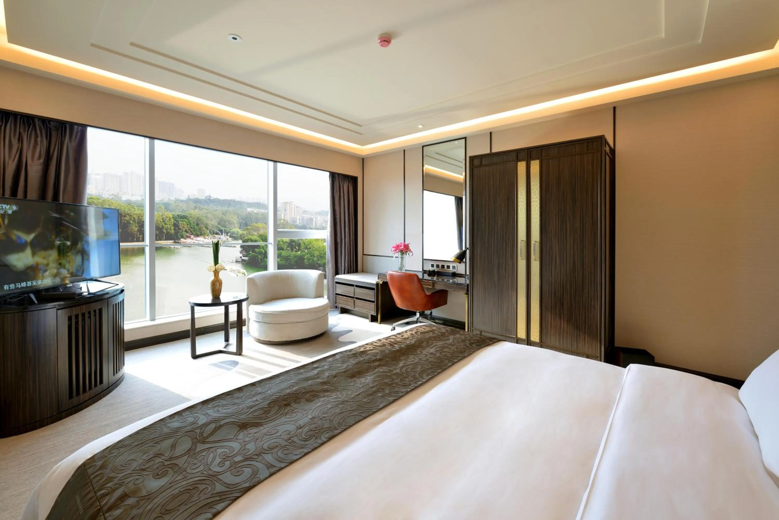 Decorative detail, Bed in Fuzhou Lakeside Hotel