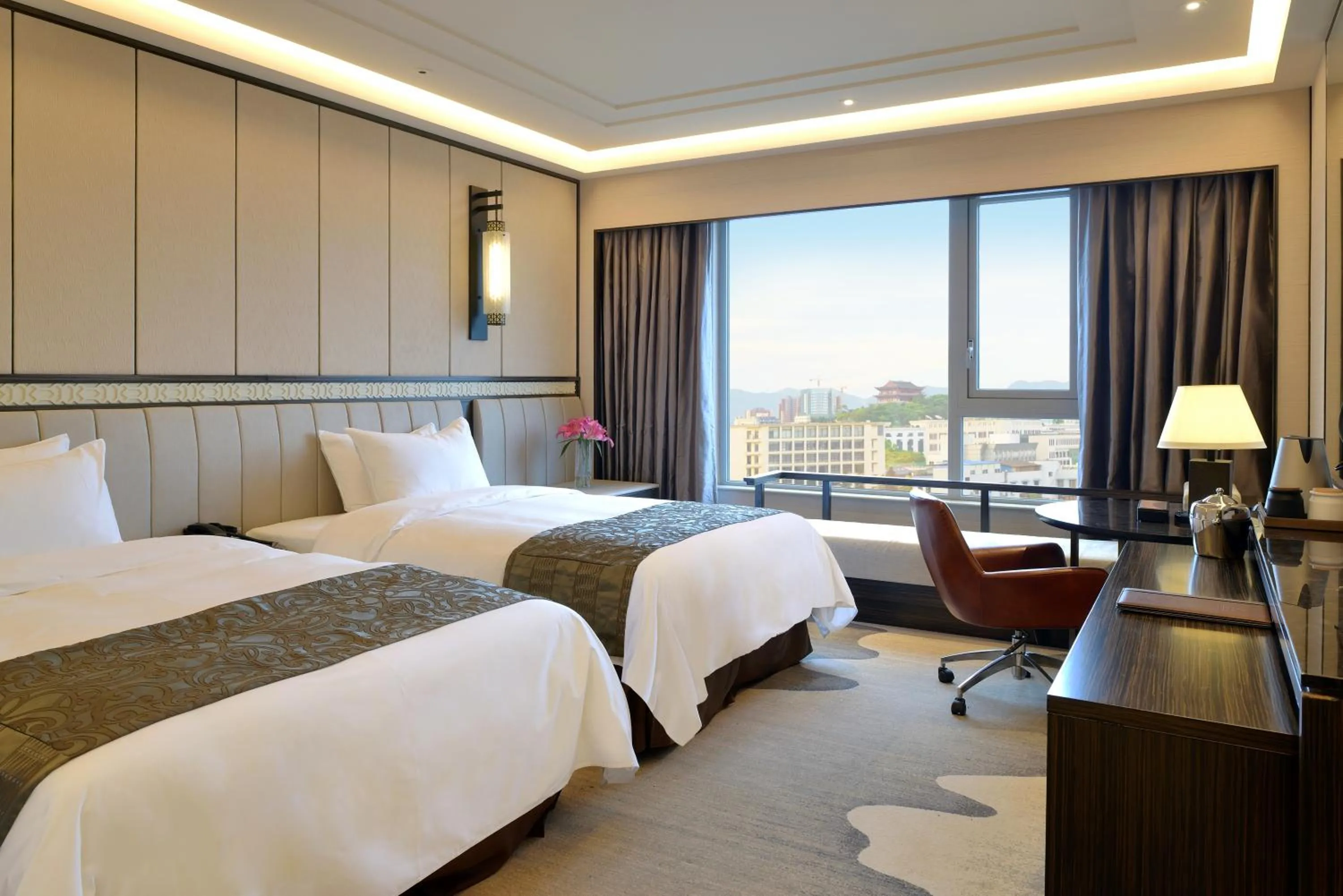 Photo of the whole room, Bed in Fuzhou Lakeside Hotel