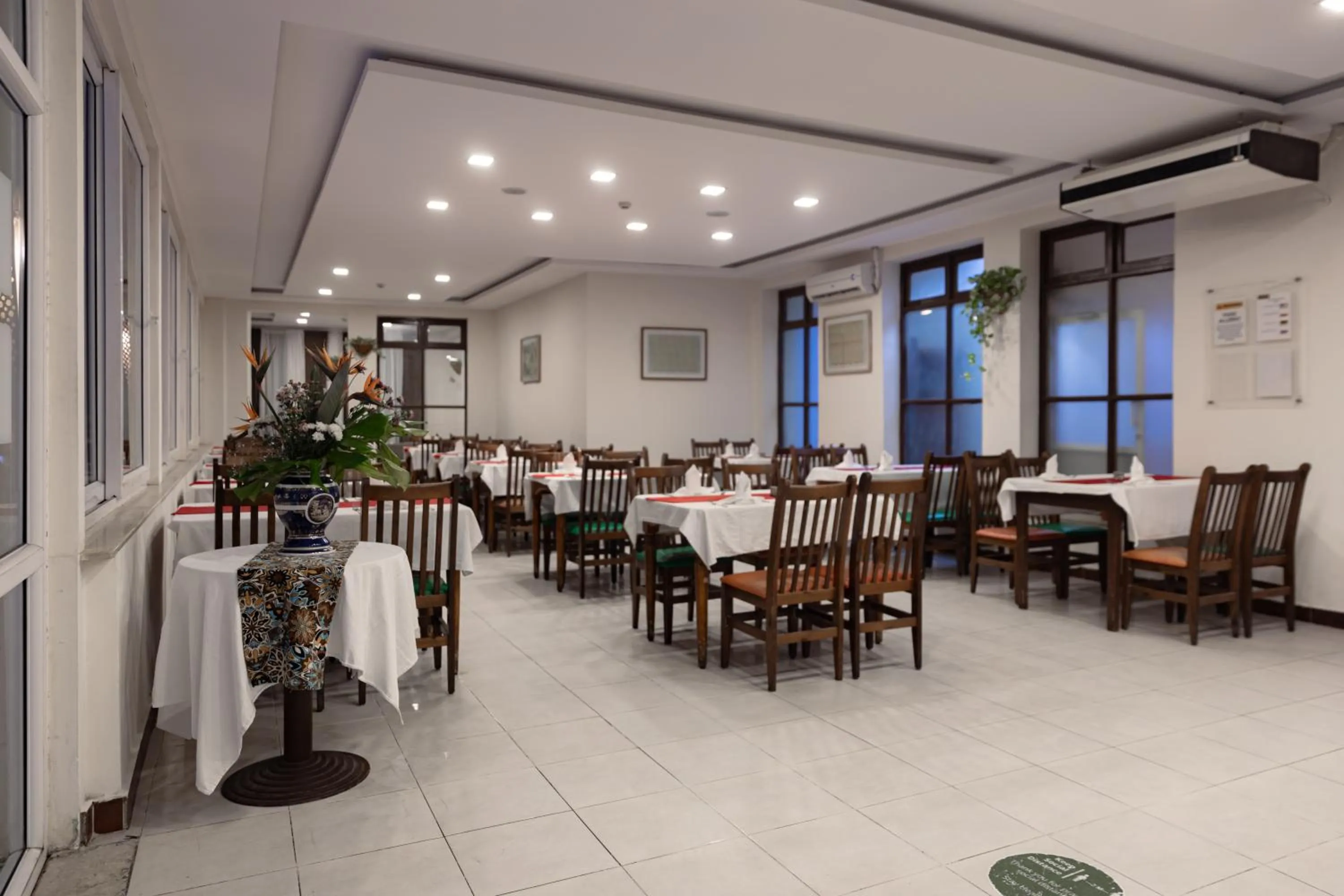 Restaurant/places to eat in Empire Beach Aqua Park