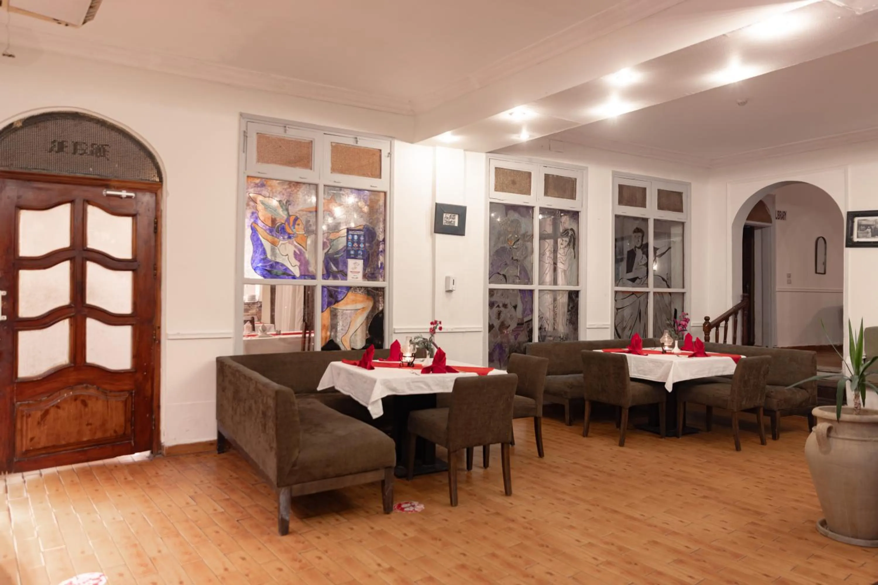 Restaurant/places to eat in Empire Beach Aqua Park