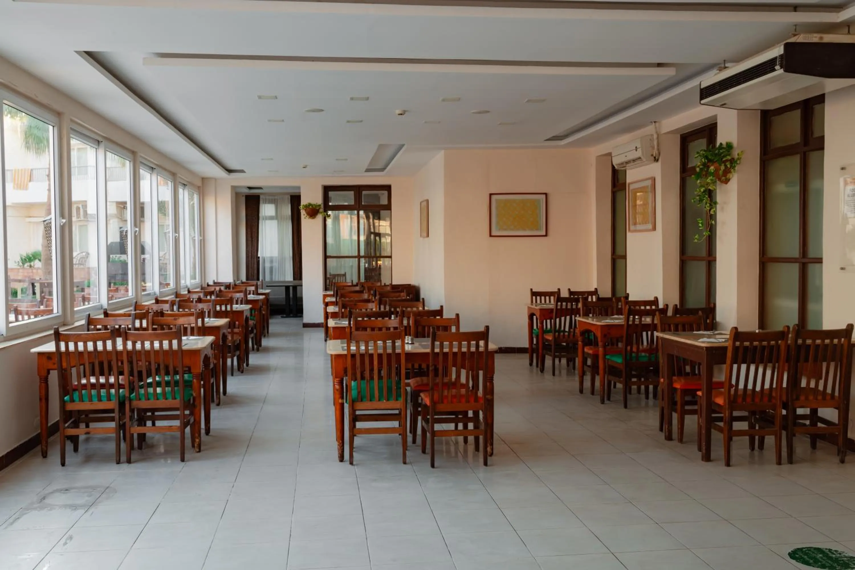 Restaurant/places to eat in Empire Beach Aqua Park