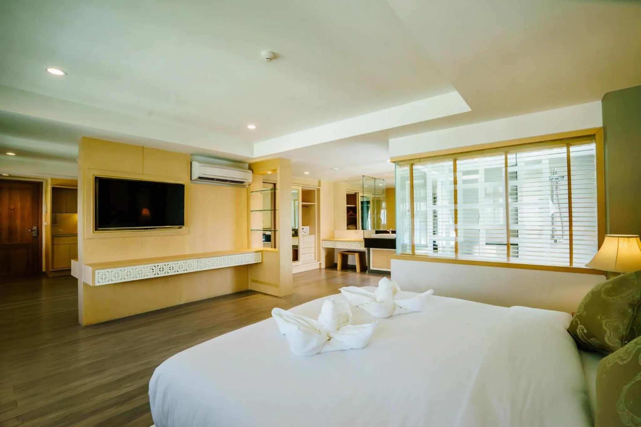 Day, Bed in Moon Dragon Hotel