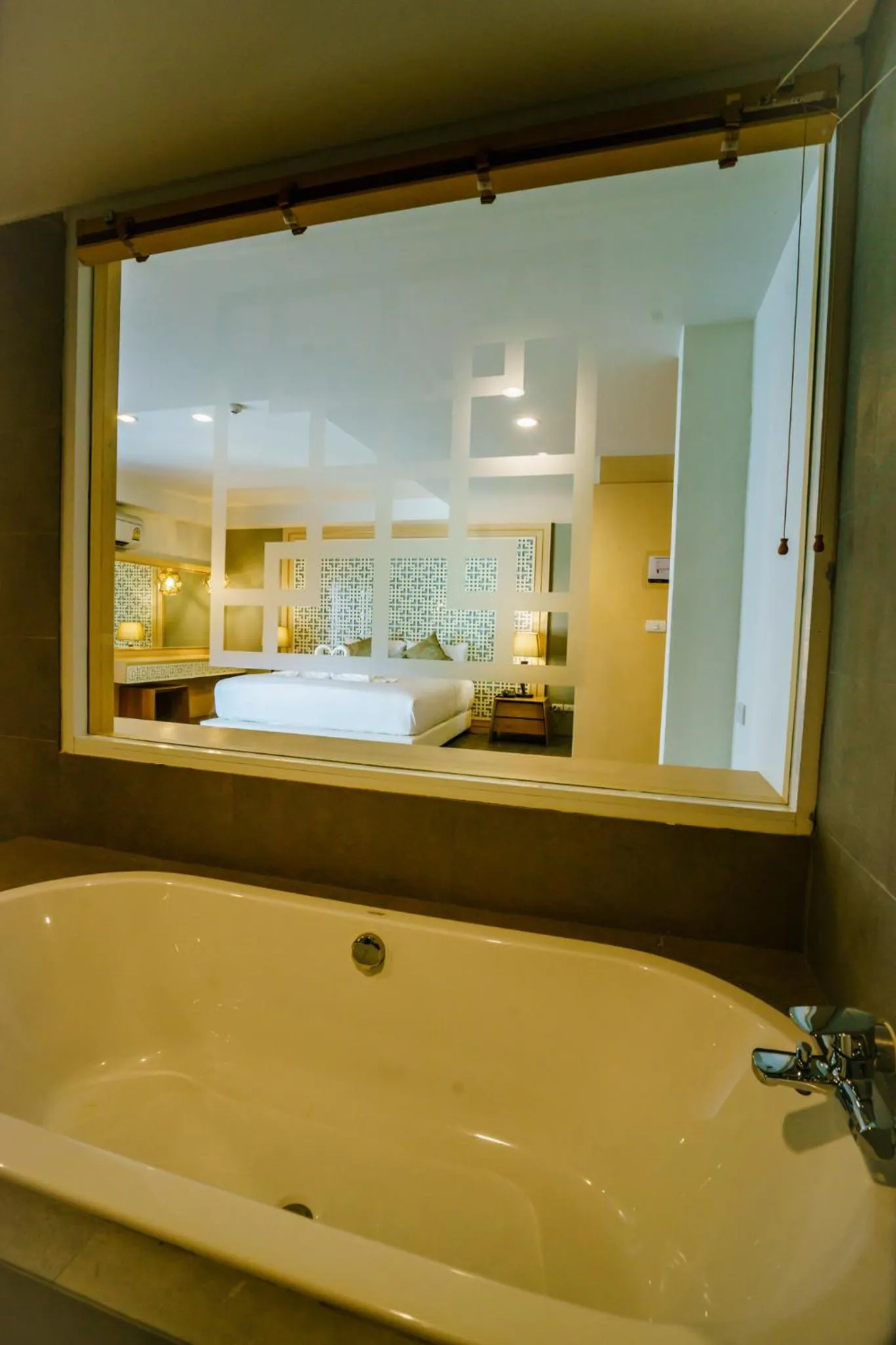 Hot Tub in Moon Dragon Hotel