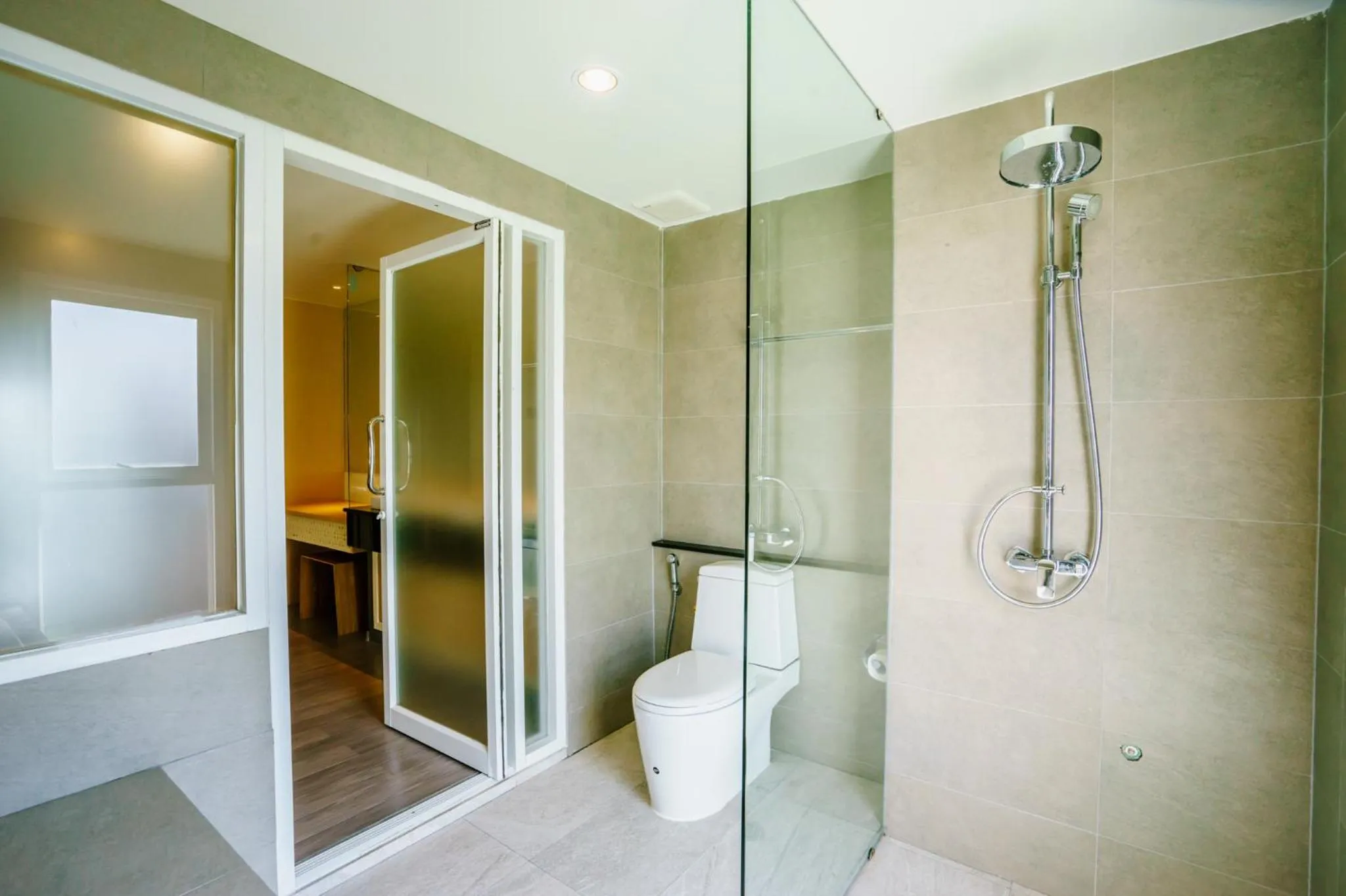 Shower in Moon Dragon Hotel