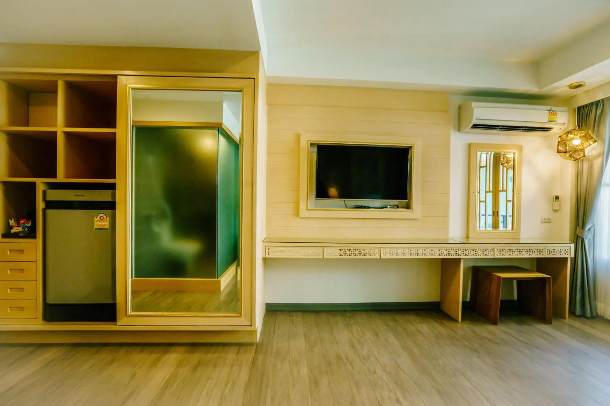 TV and multimedia in Moon Dragon Hotel