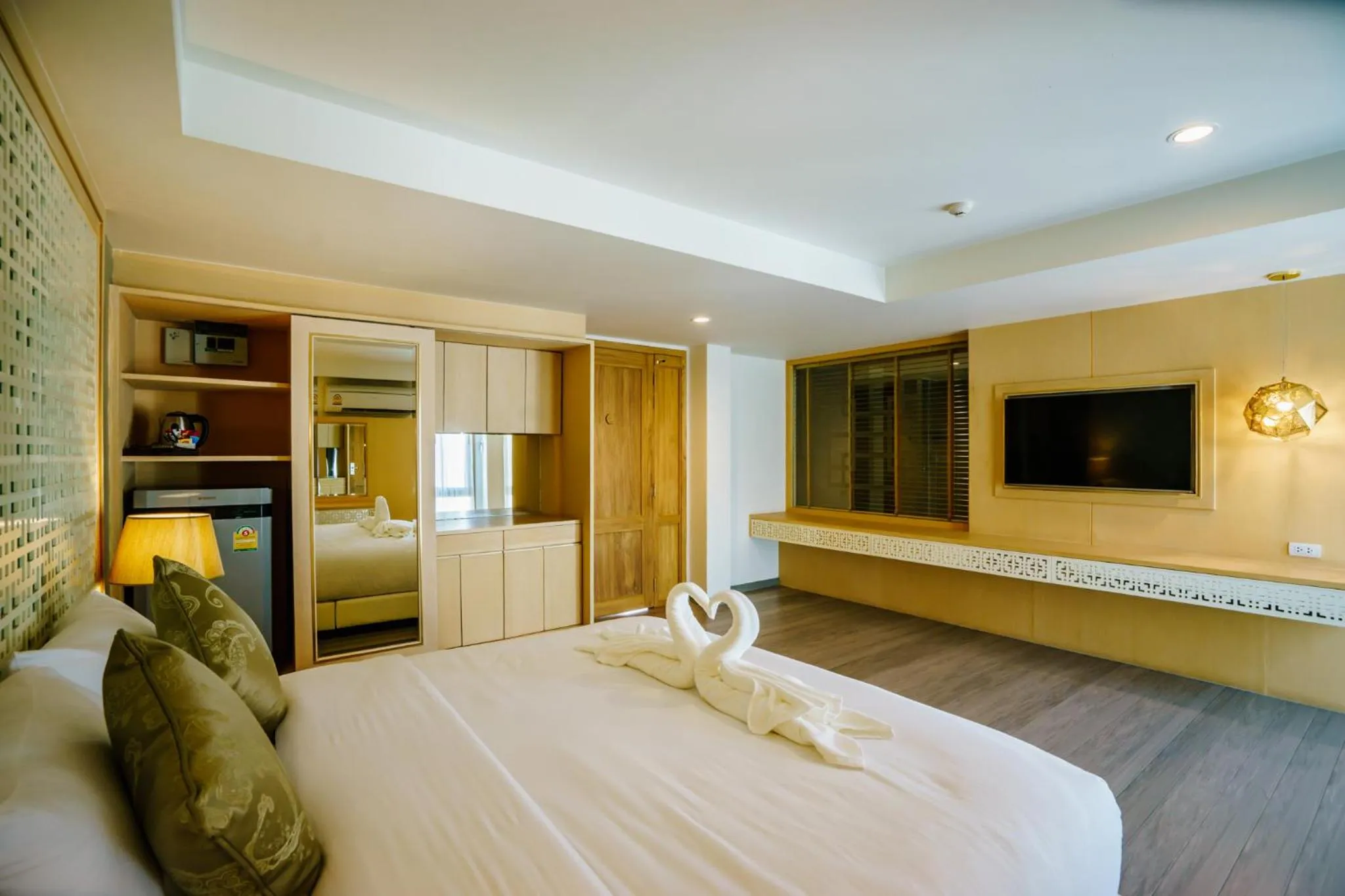 Photo of the whole room, Bed in Moon Dragon Hotel