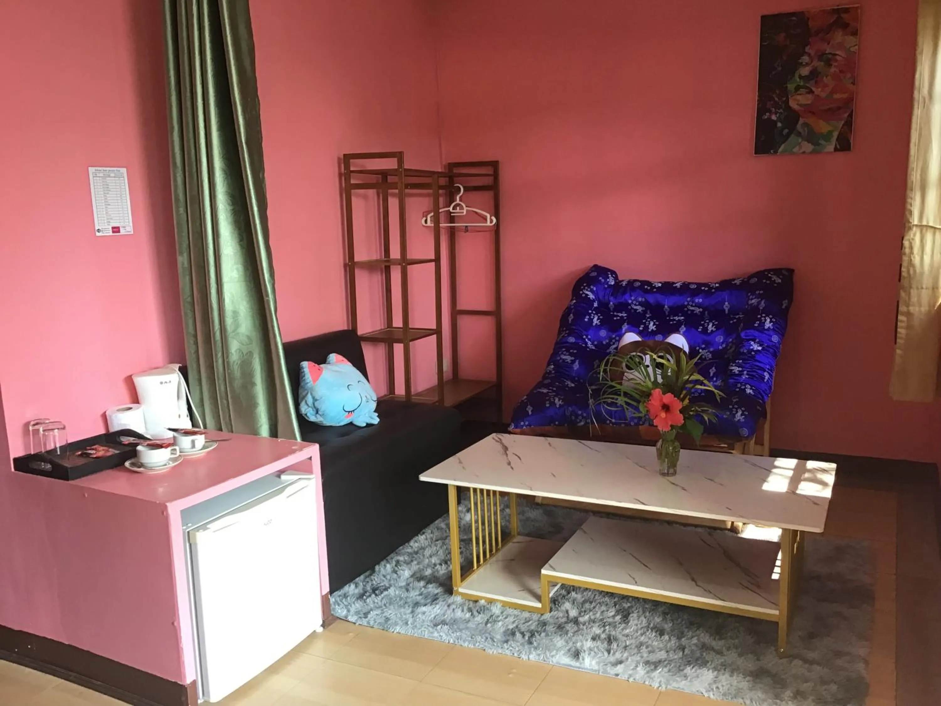 Seating area, Bed in Grand Tree