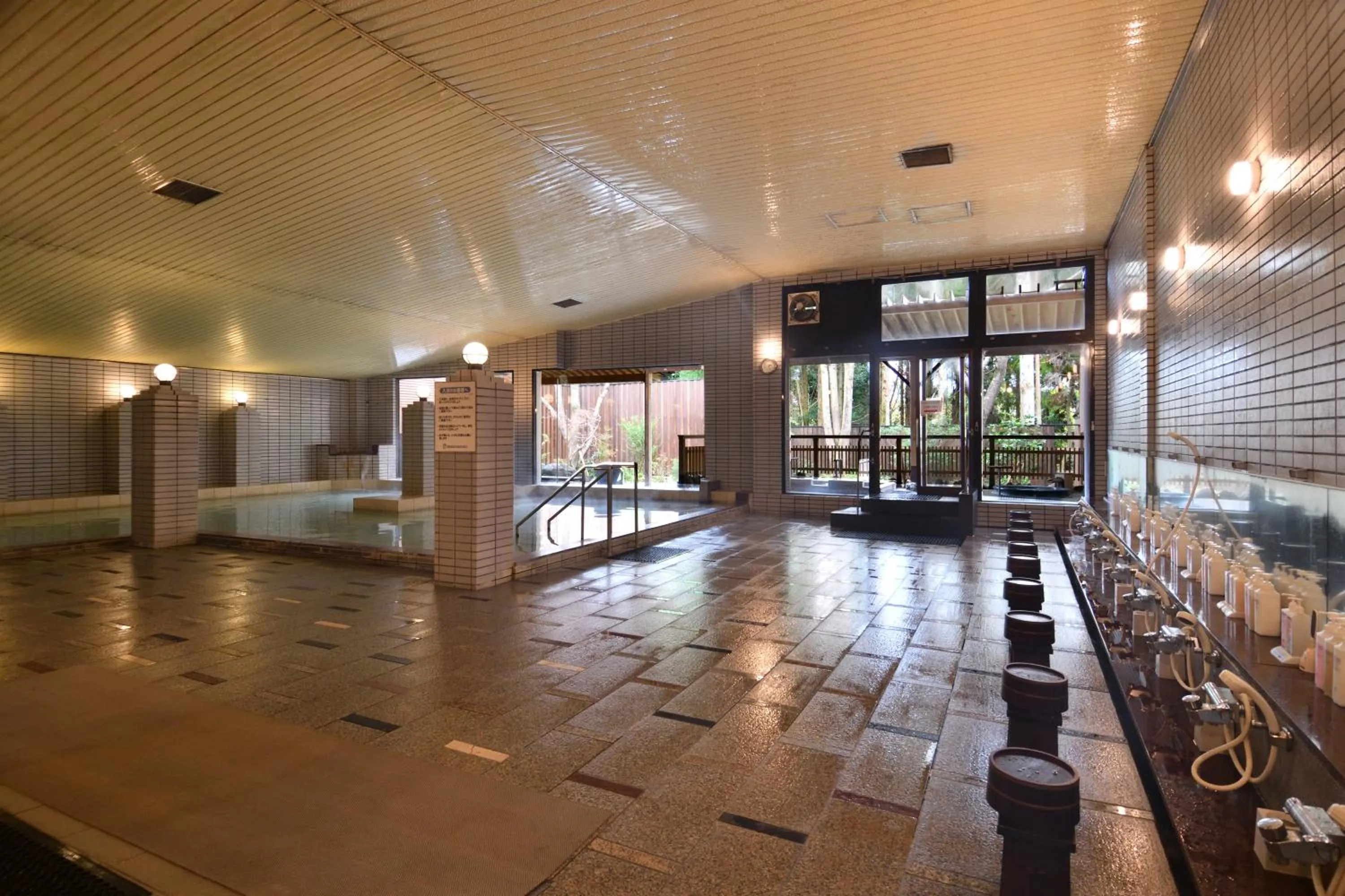 Public Bath in Yunogo Onsen HOTEL YUNOMORI BISYUNKAKU