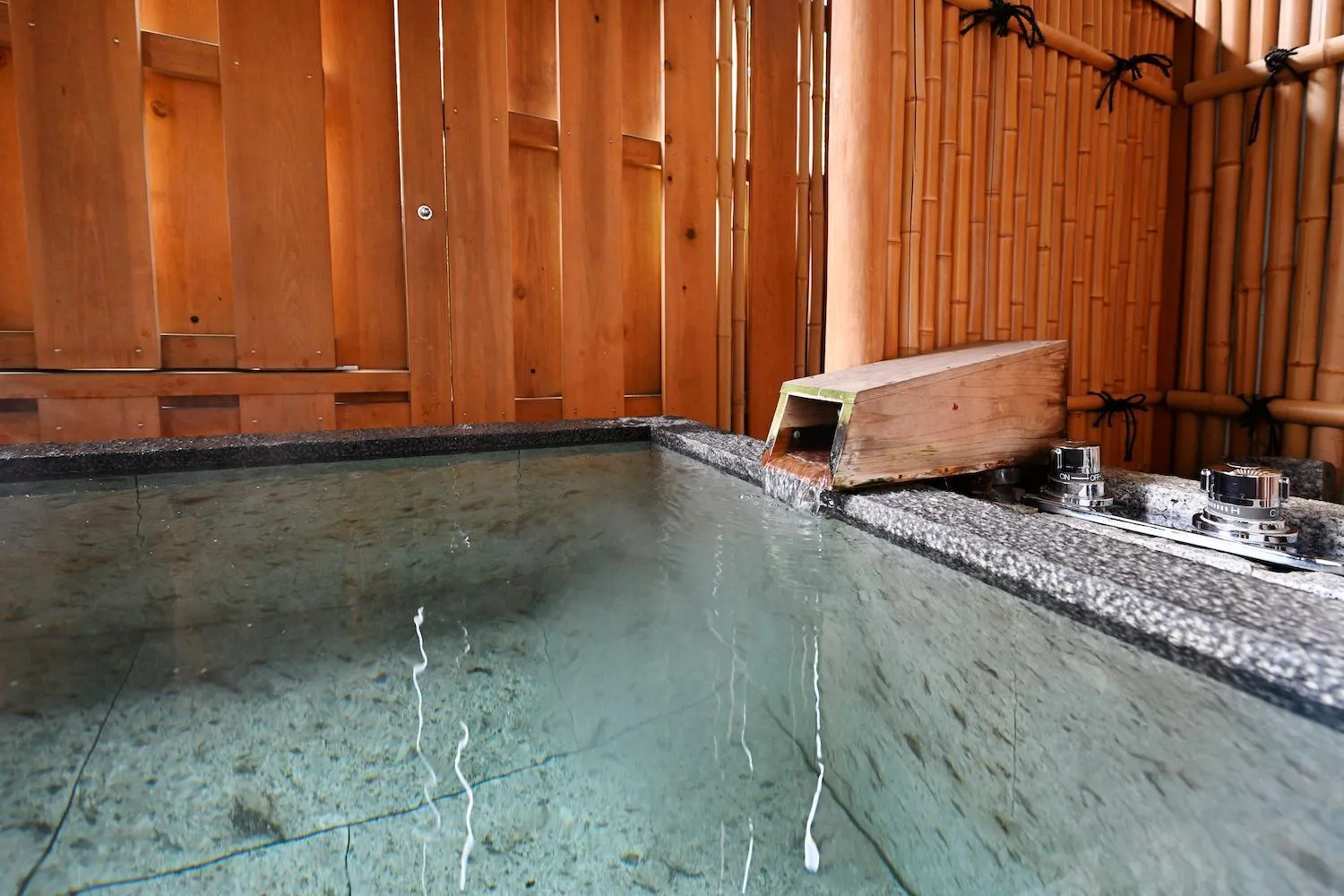 Photo of the whole room in Yunogo Onsen HOTEL YUNOMORI BISYUNKAKU