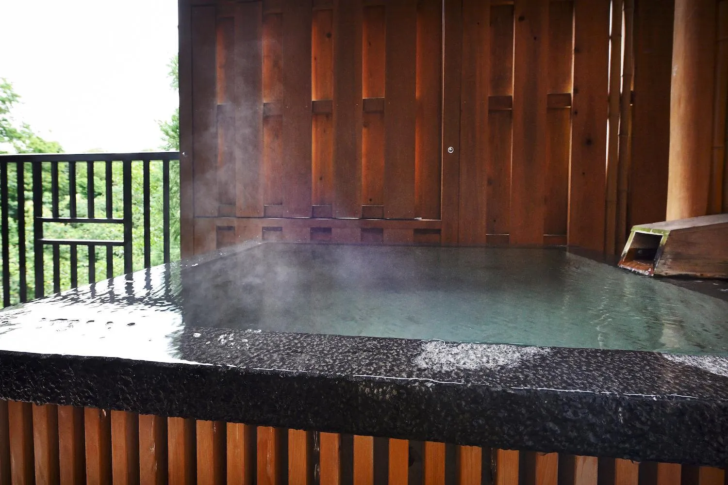 Photo of the whole room in Yunogo Onsen HOTEL YUNOMORI BISYUNKAKU
