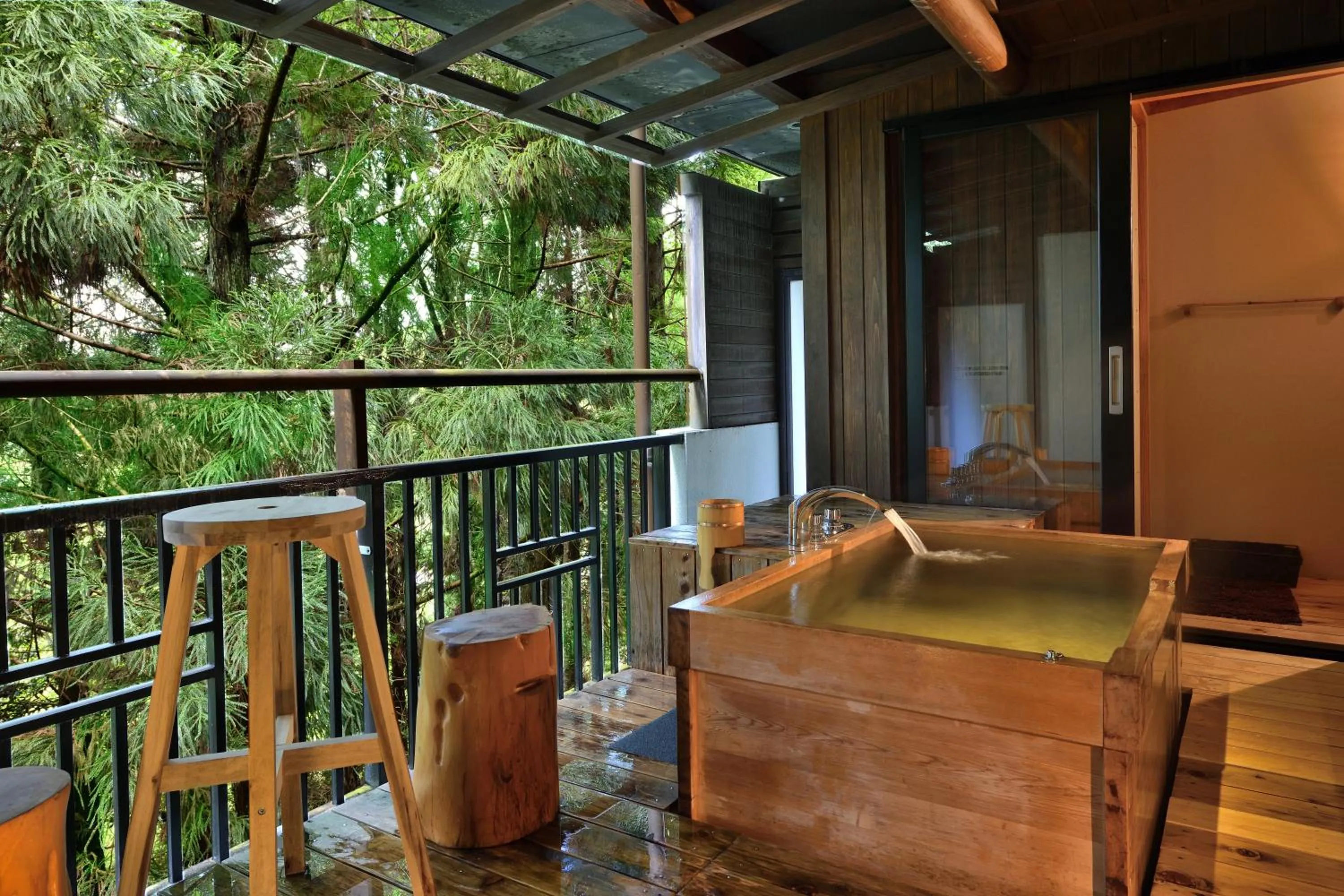 Open Air Bath in Yunogo Onsen HOTEL YUNOMORI BISYUNKAKU