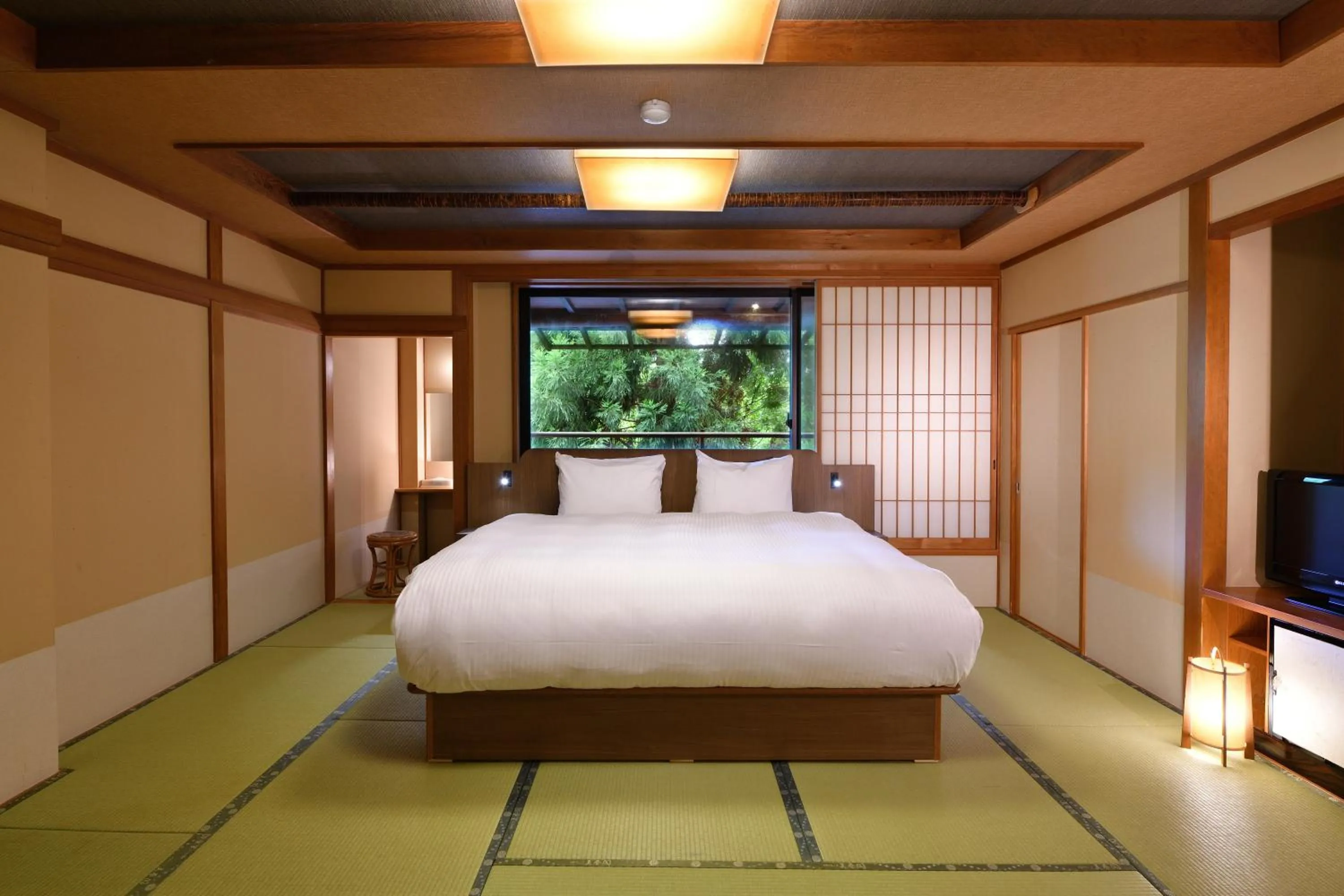 Photo of the whole room, Bed in Yunogo Onsen HOTEL YUNOMORI BISYUNKAKU