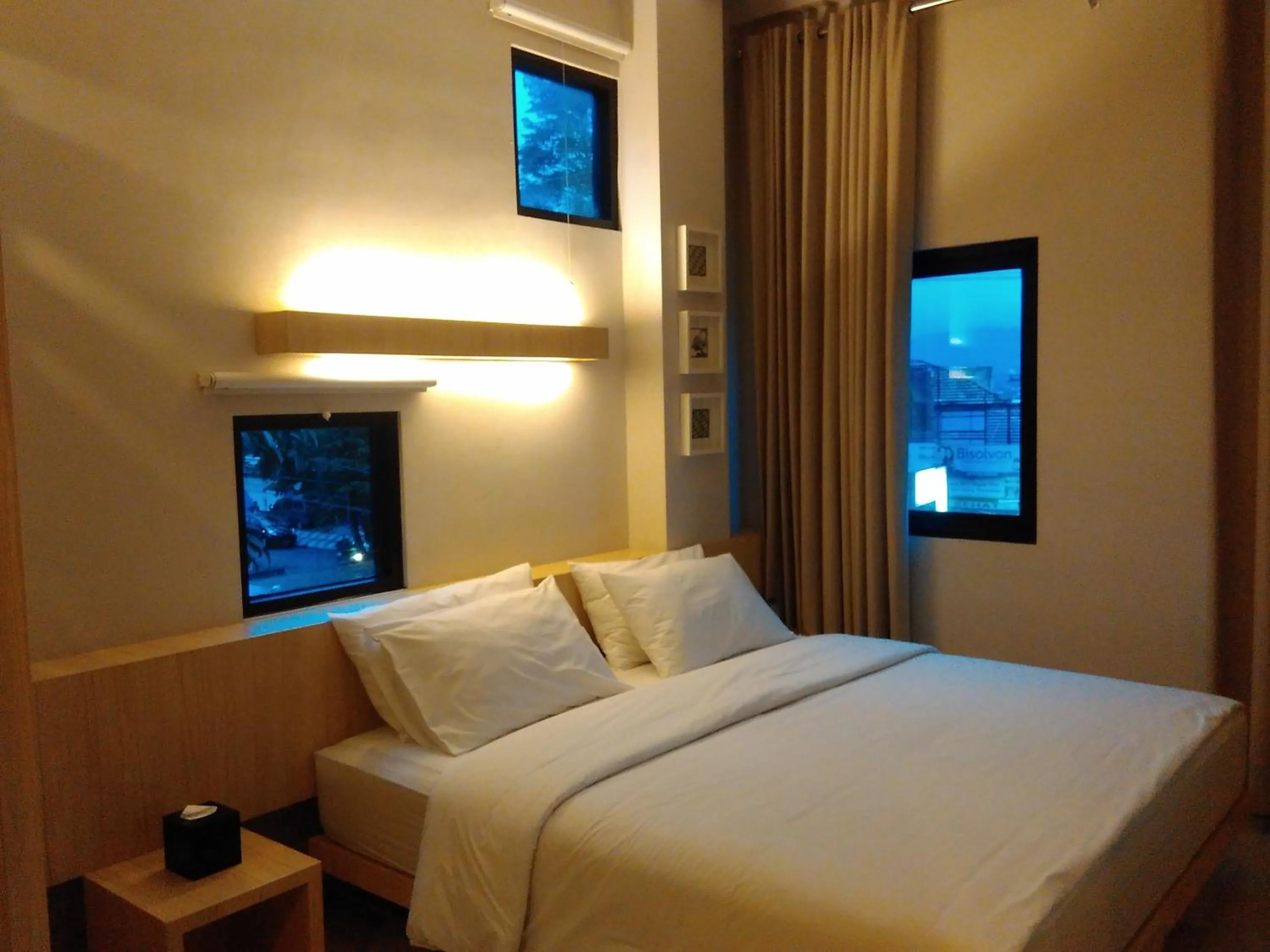 Bed in Arjuna Hotel Batu City