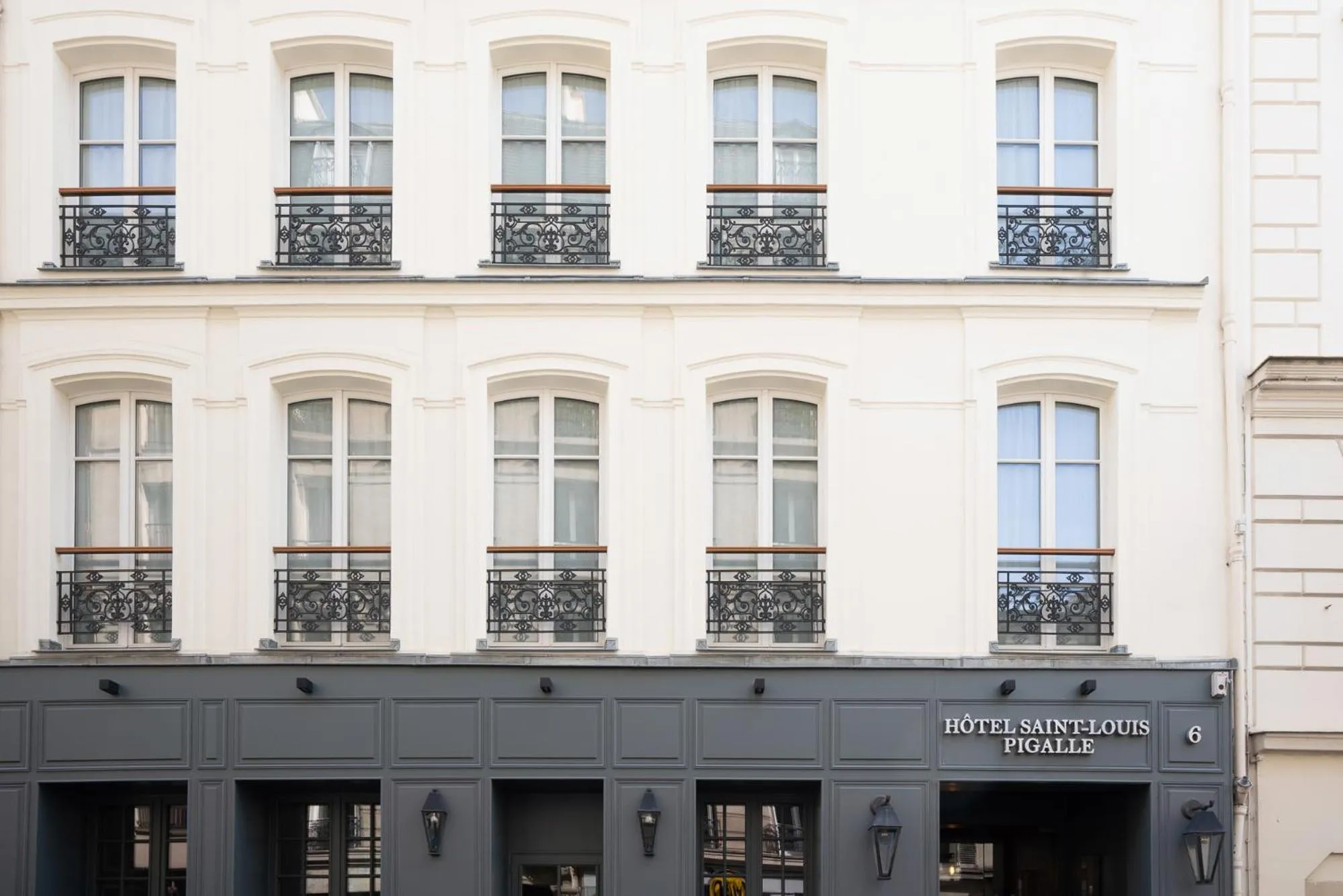 Facade/entrance in Hotel Saint-Louis Pigalle