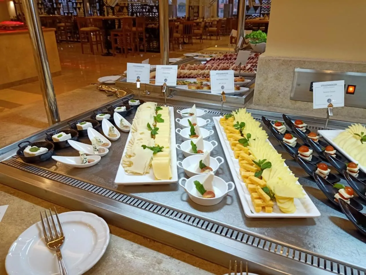 Food and drinks in Steigenberger Resort Achti