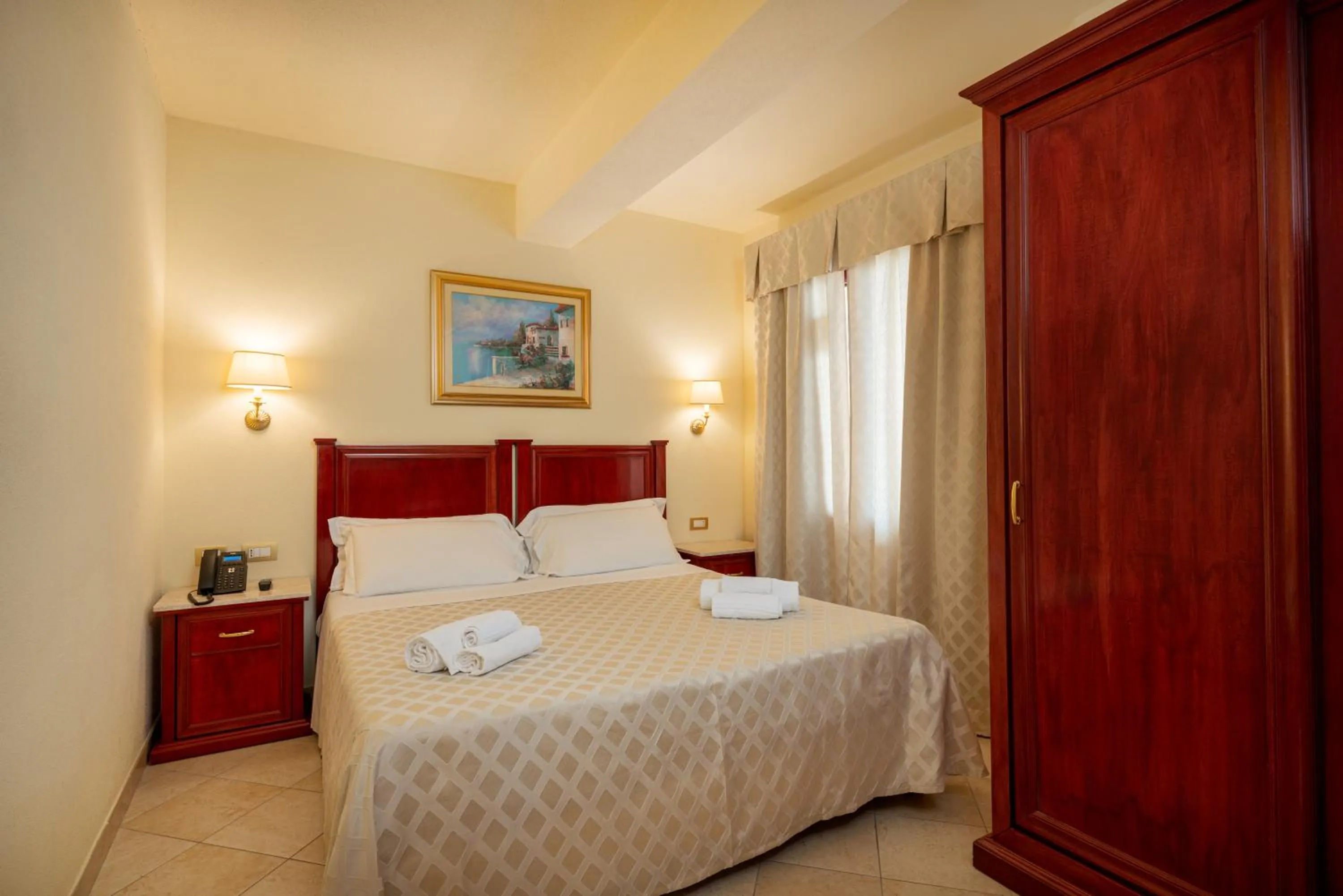 Photo of the whole room, Bed in Hotel Regina Elena