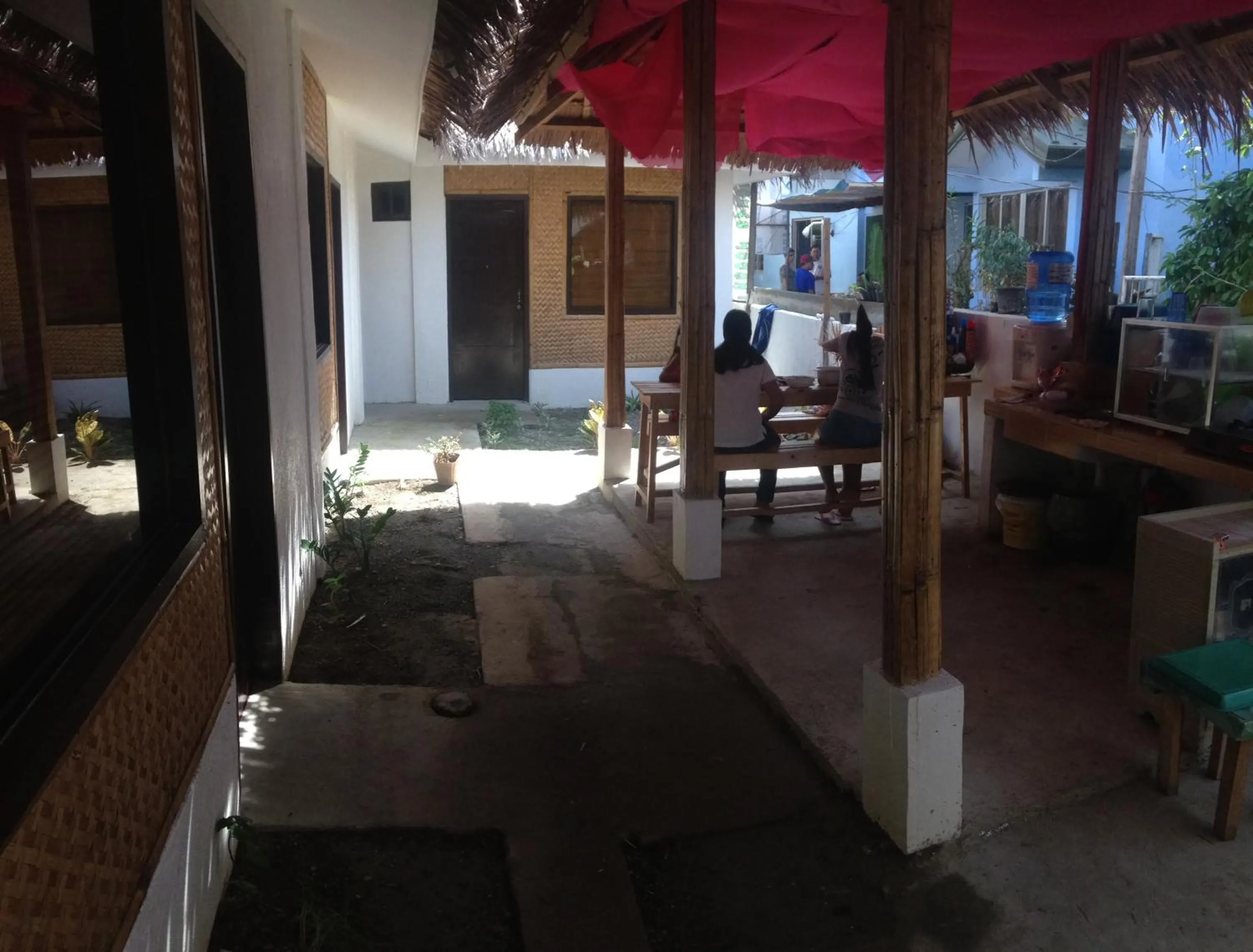 Facade/entrance in Lola's Lodge