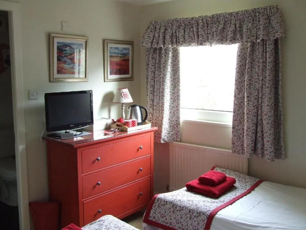 Small Twin Room in Dana Villa Holiday Accommodation