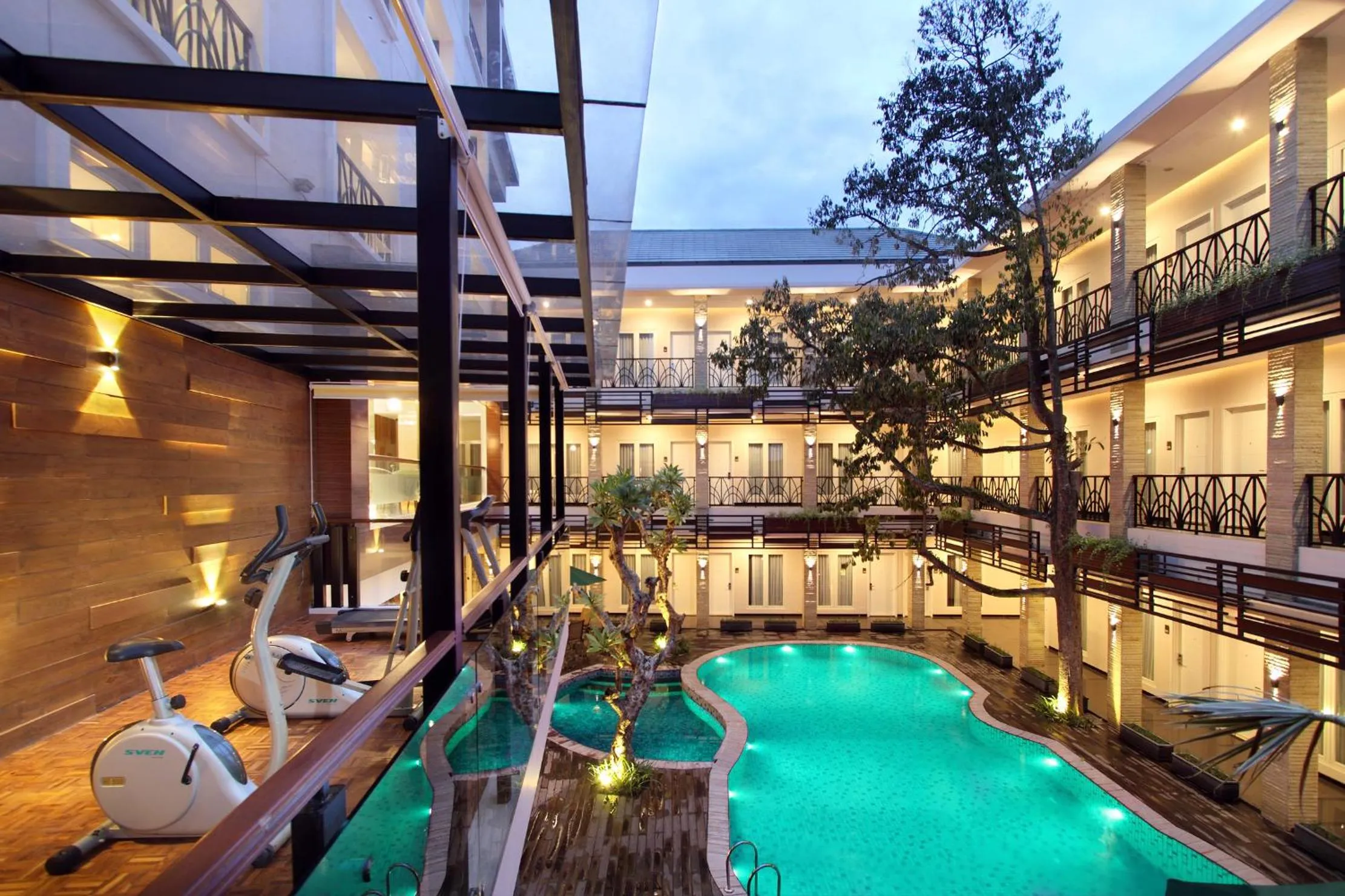 Swimming pool in Gets Hotel