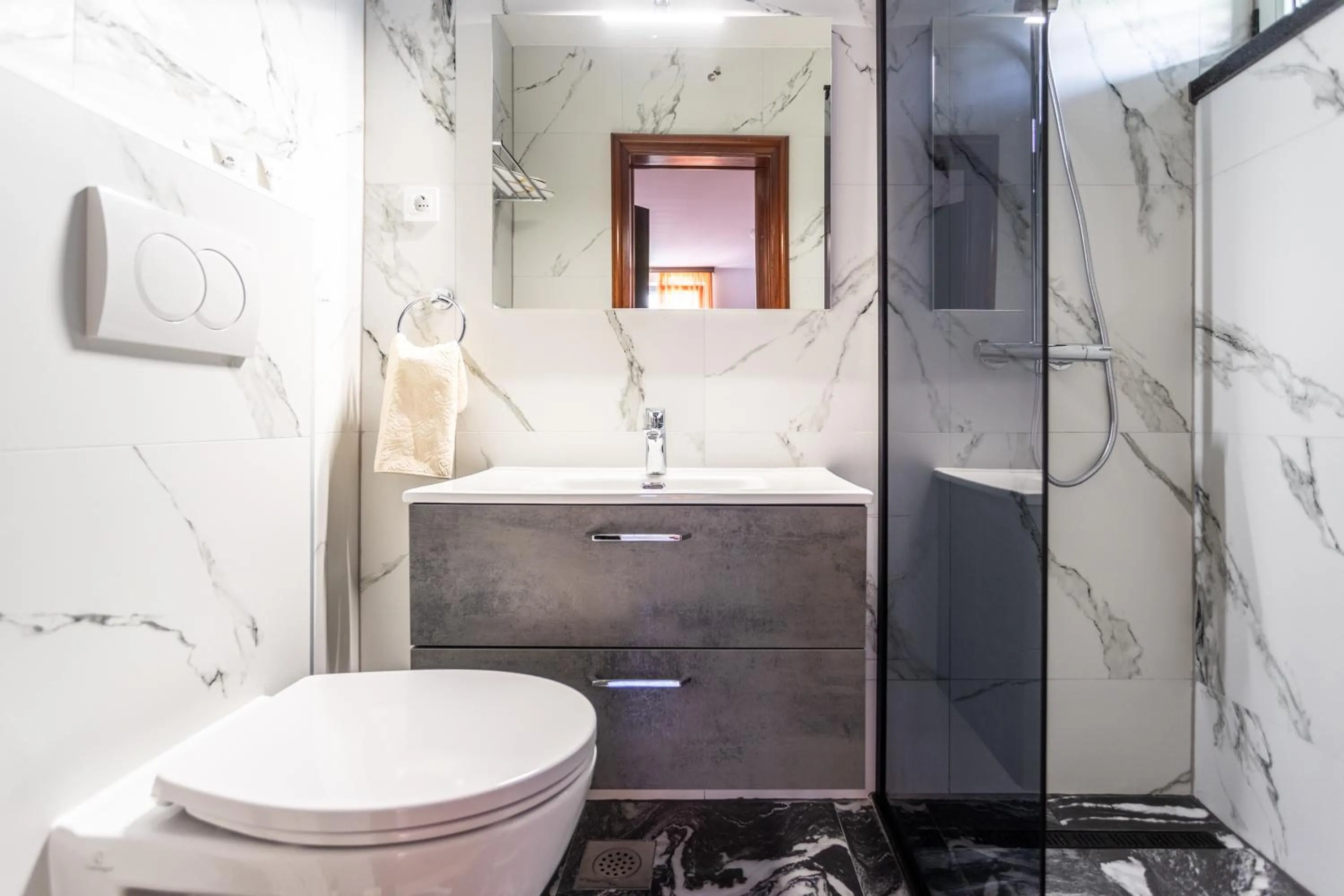 Shower in Villa Violeta with the sea view, 3 min walk to the beach