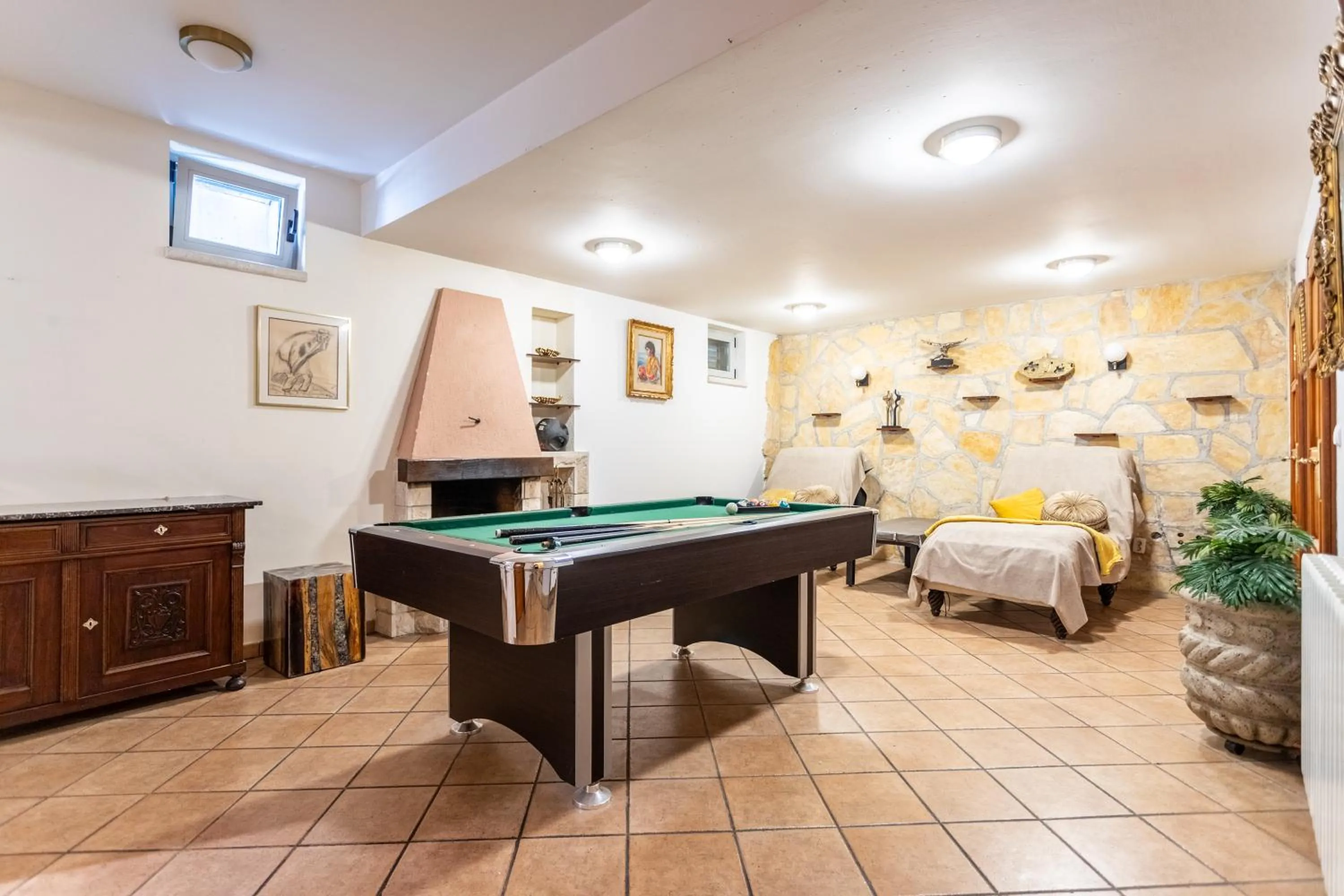 Billiard in Villa Violeta with the sea view, 3 min walk to the beach