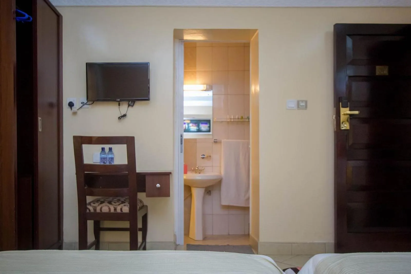 TV and multimedia, Bed in Capital Heights Hotel