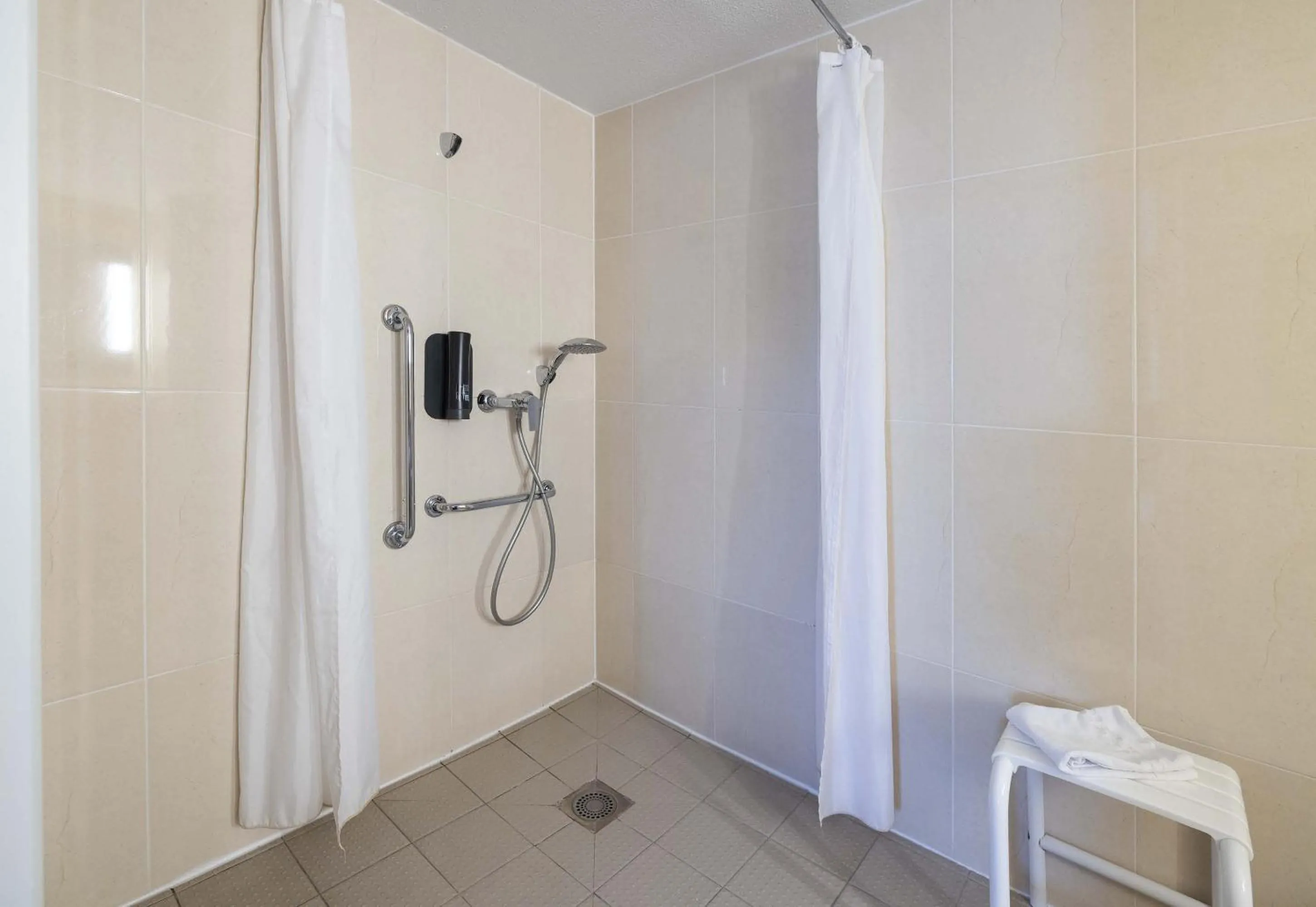 Bathroom in B&B HOTEL Perpignan Sud Porte d'Espagne