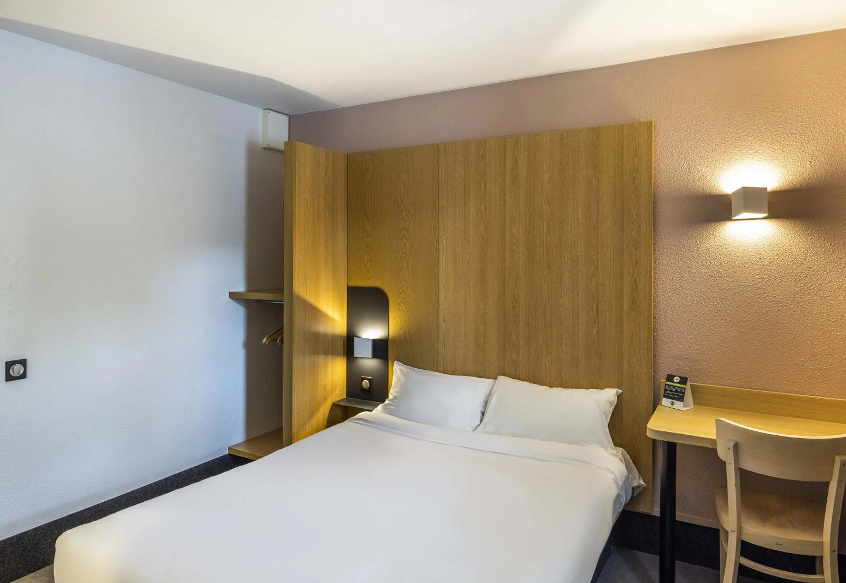 Bedroom, Bed in B&B HOTEL Perpignan Sud Porte d'Espagne